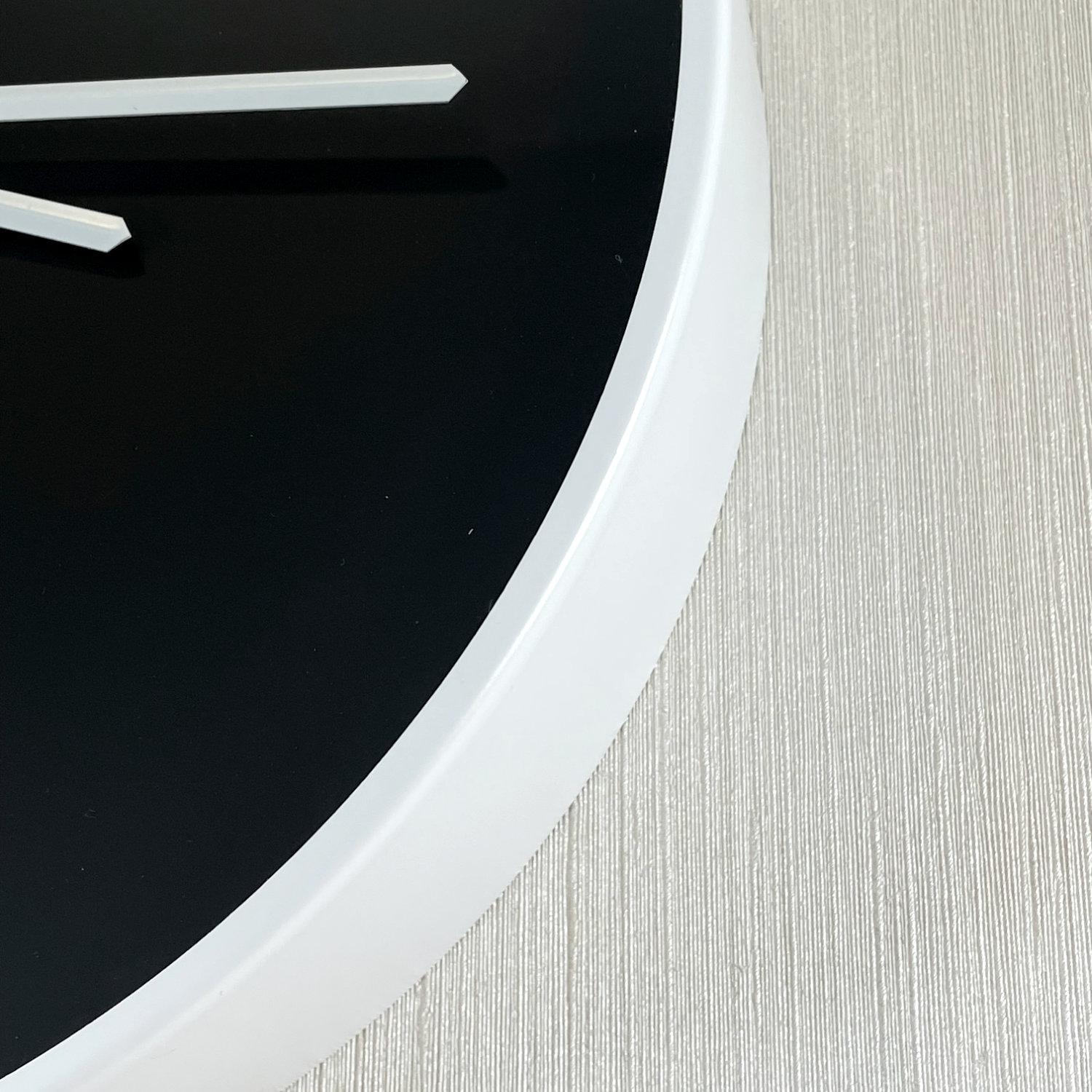 Restored Nathan George Horwitt Black and White Museum Clock 1970 In Excellent Condition In Chattanooga, TN