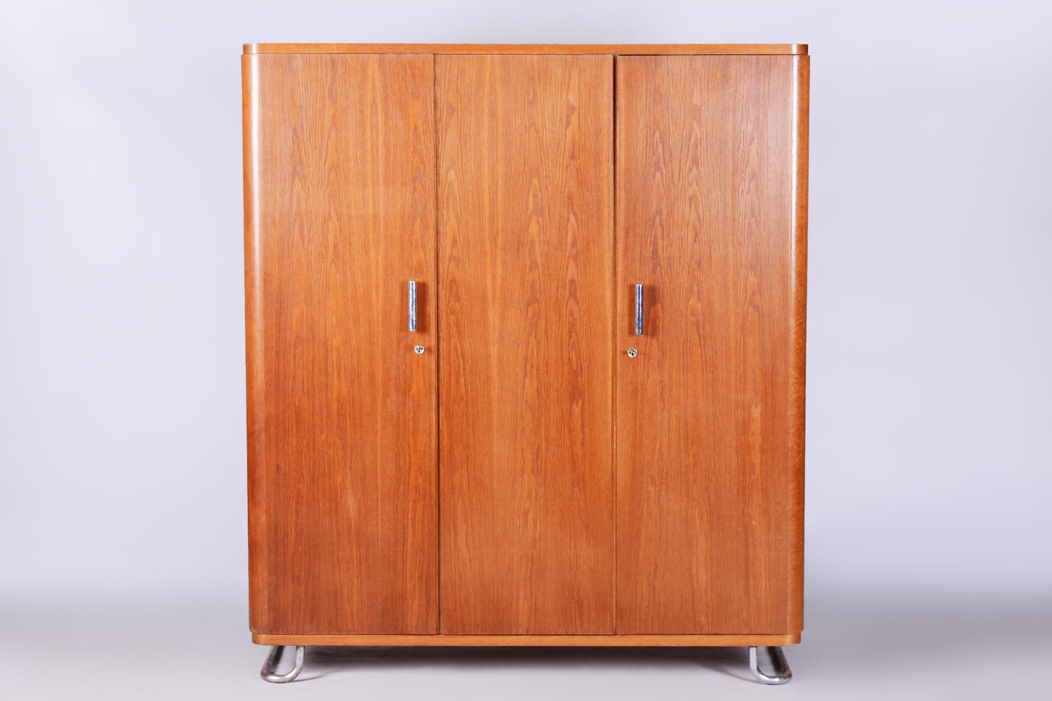 Restaurierter Bauhaus-Kleiderschrank aus Eiche, verchromter Stahl, Tschechien, 1930er Jahre im Angebot 5