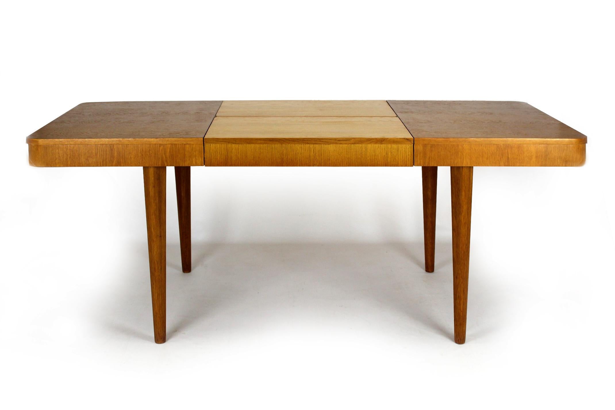 Restored Oak Extendable Dining Table by Jindřich Halabala, 1950s For Sale 3