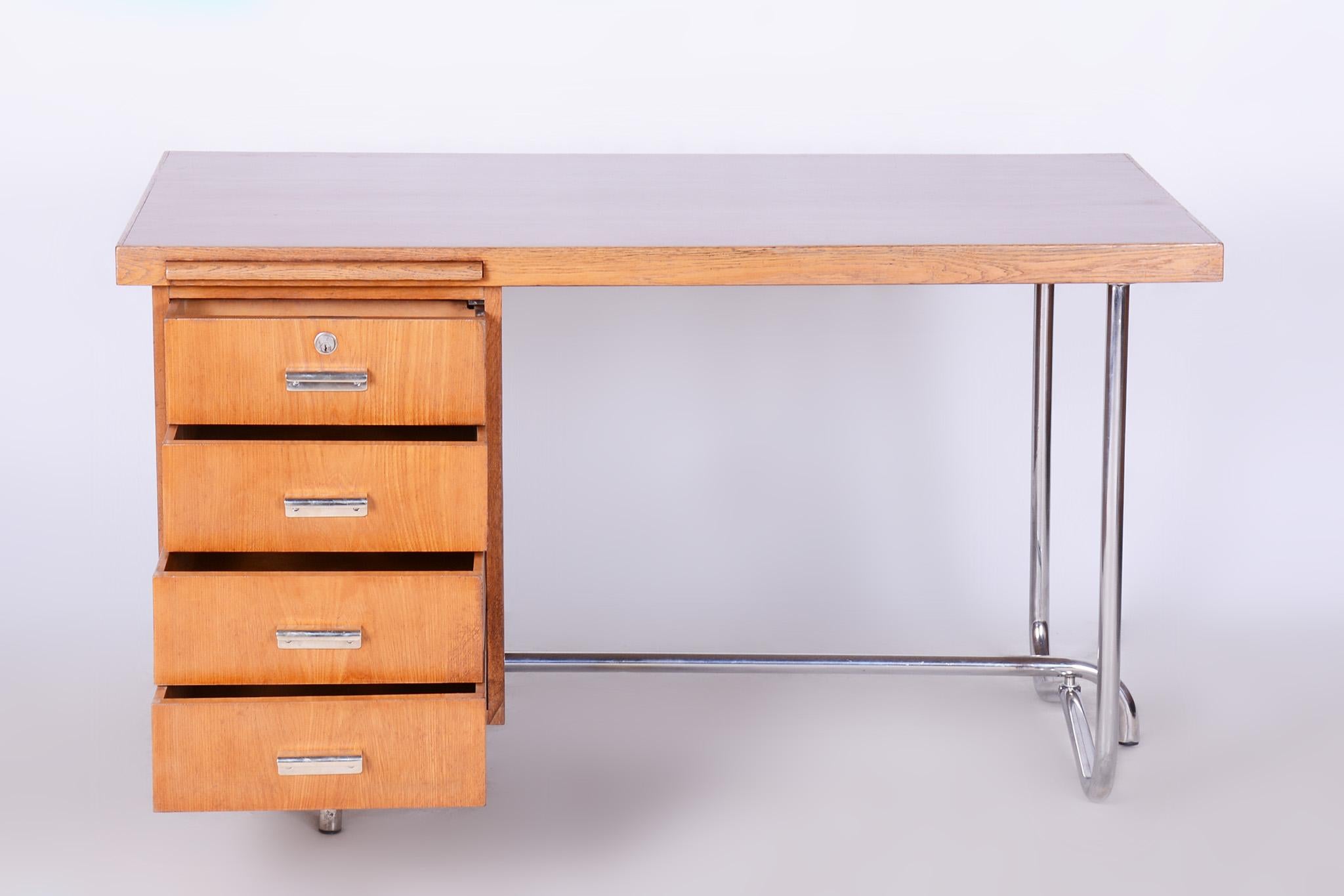 Restored Oak Writing Desk, Hynek Gottwald, Chrome, Czechia, 1930s In Good Condition For Sale In Horomerice, CZ