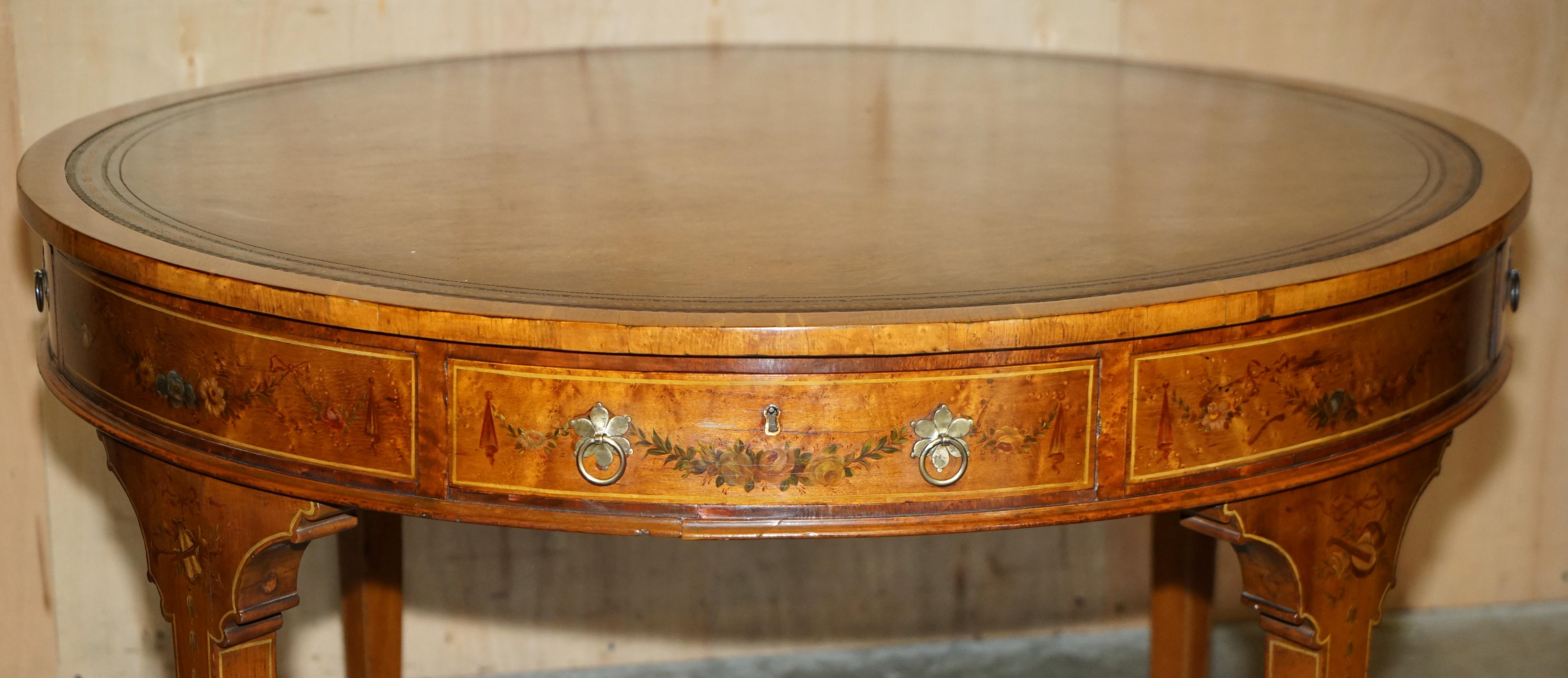 RESTORED ORIGINAL ANTIQUE SHERATON SATiNWOOD BROWN LEATHER LIBRARY CENTRE TABLE For Sale 3