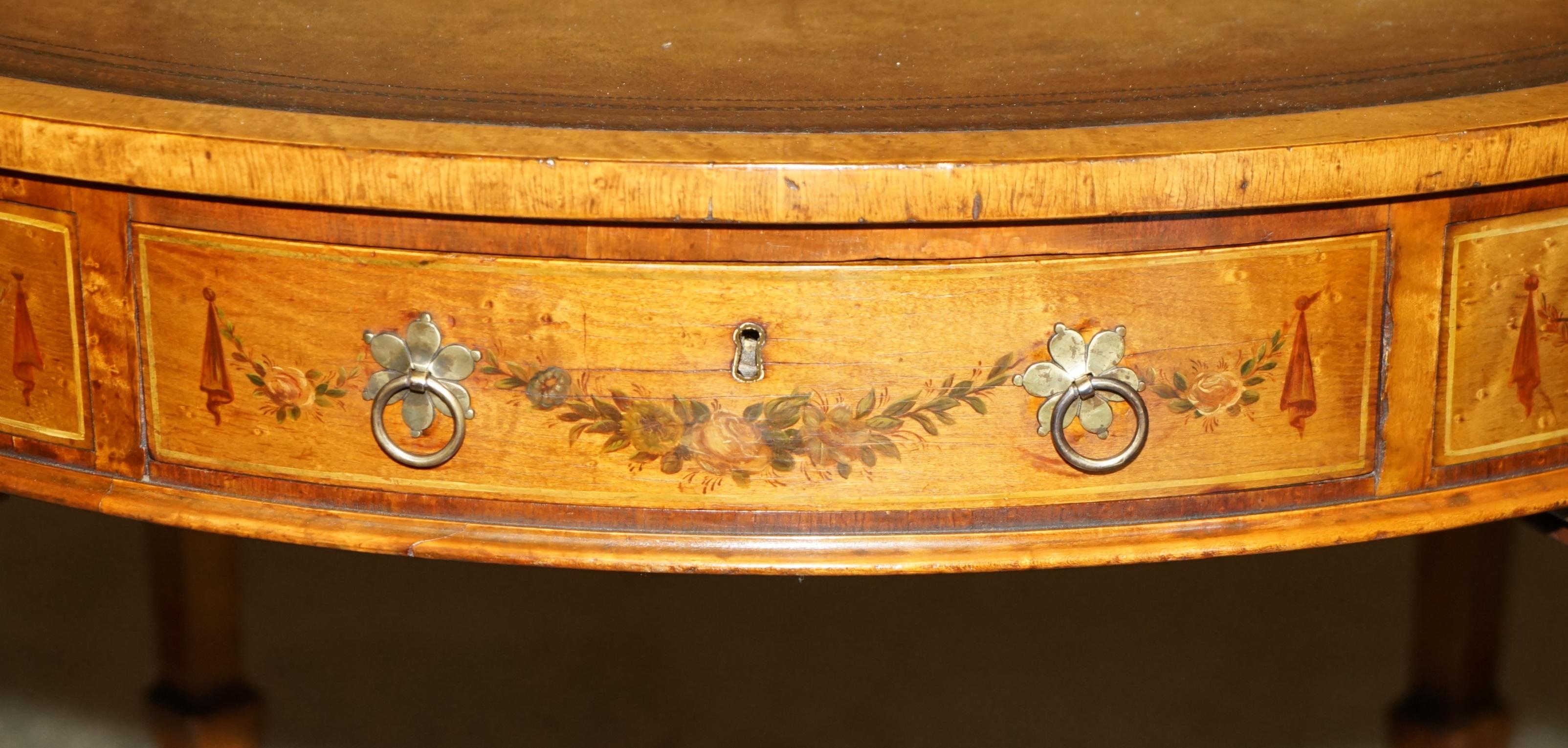 RESTORED ORIGINAL ANTIQUE SHERATON SATiNWOOD BROWN LEATHER LIBRARY CENTRE TABLE For Sale 5