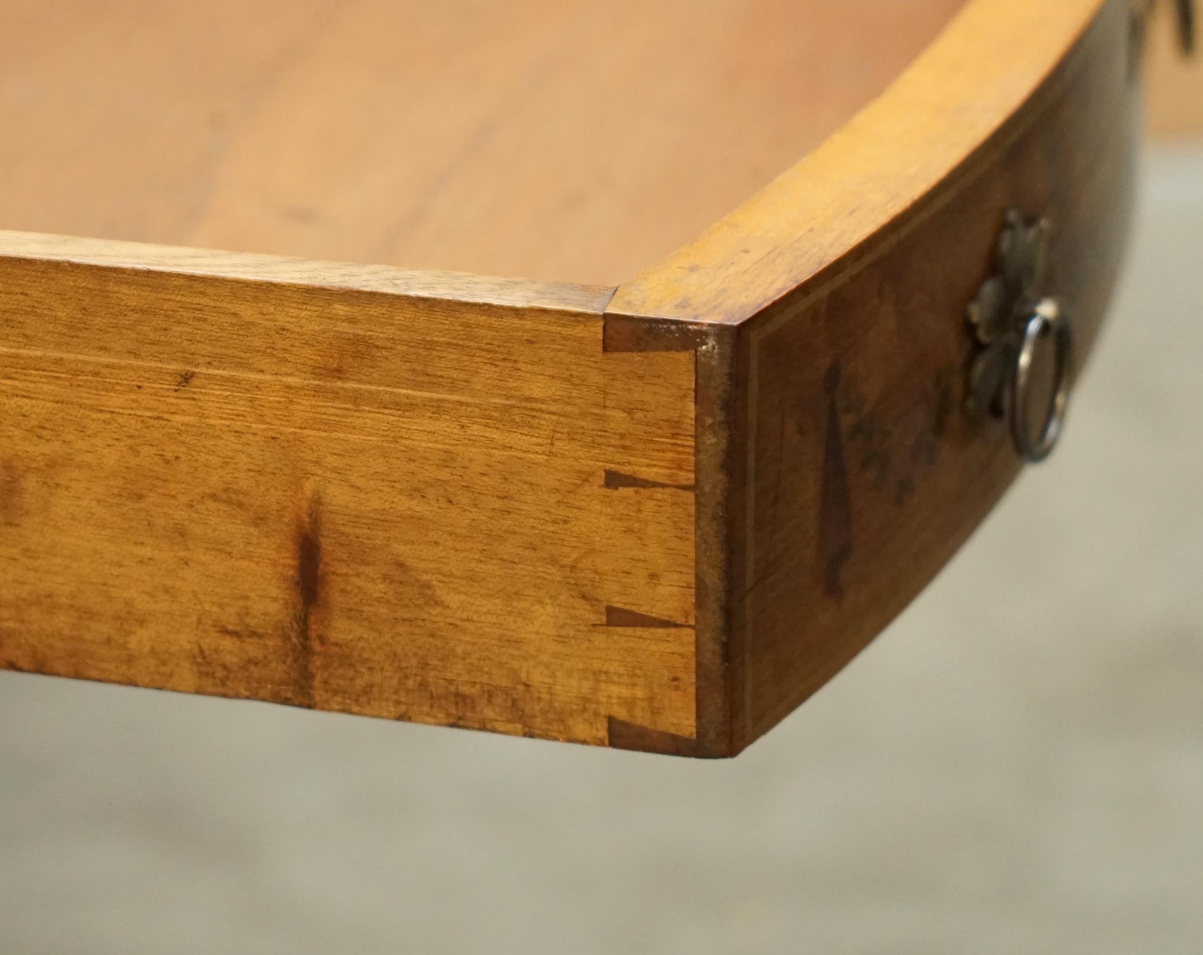 RESTORED ORIGINAL ANTIQUE SHERATON SATiNWOOD BROWN LEATHER LIBRARY CENTRE TABLE For Sale 9