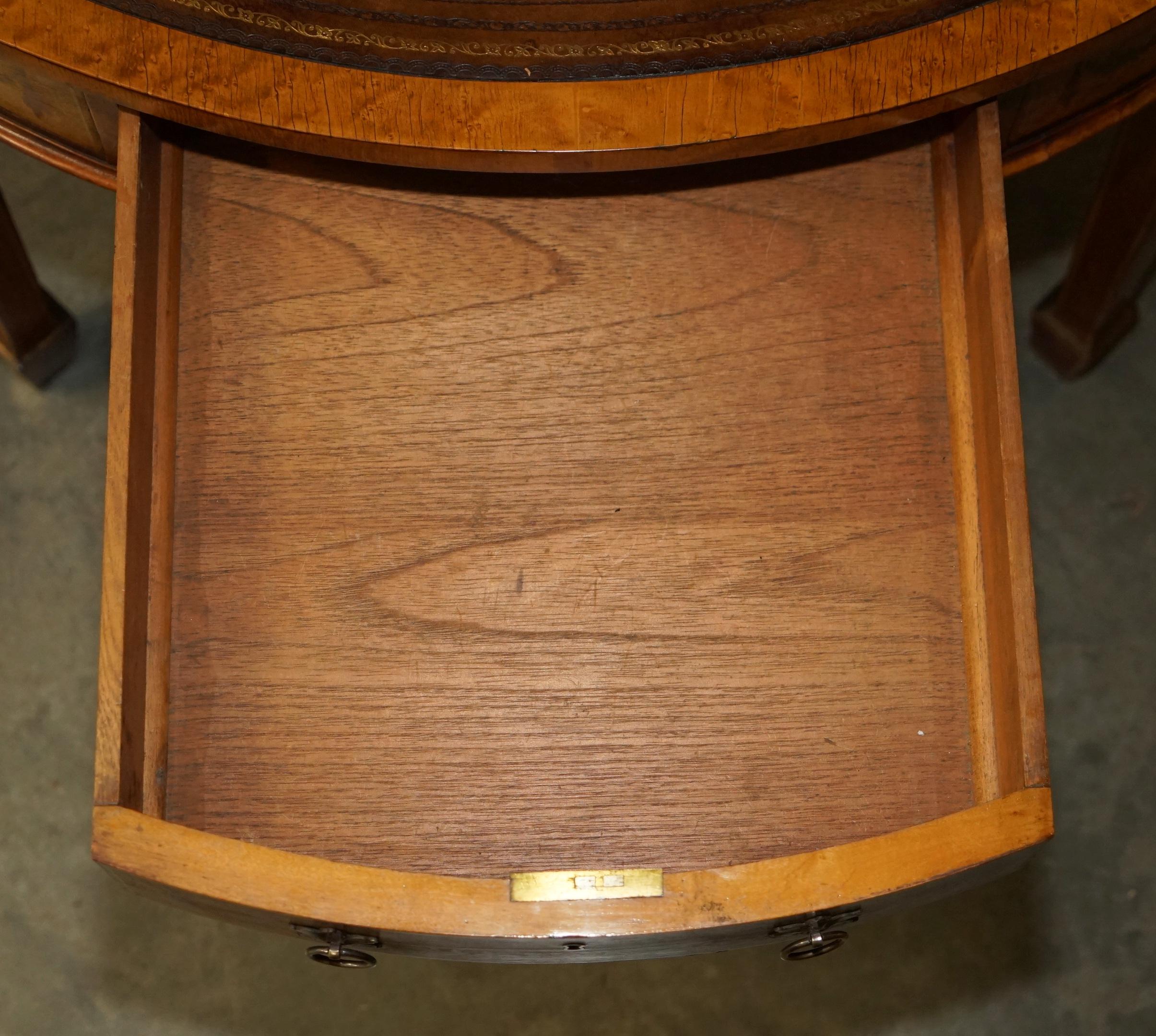 RESTORED ORIGINAL ANTIQUE SHERATON SATiNWOOD BROWN LEATHER LIBRARY CENTRE TABLE For Sale 10