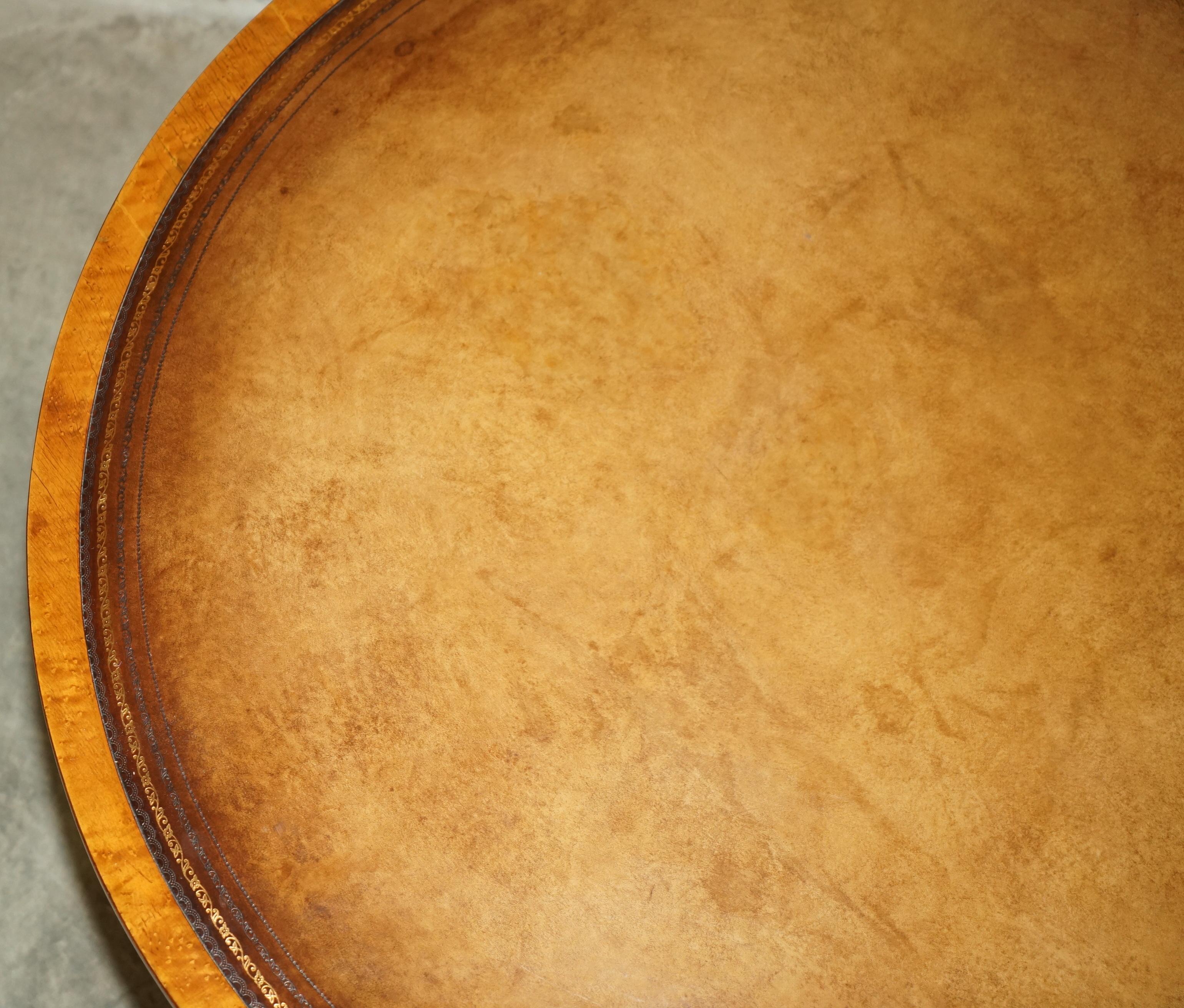 English RESTORED ORIGINAL ANTIQUE SHERATON SATiNWOOD BROWN LEATHER LIBRARY CENTRE TABLE For Sale