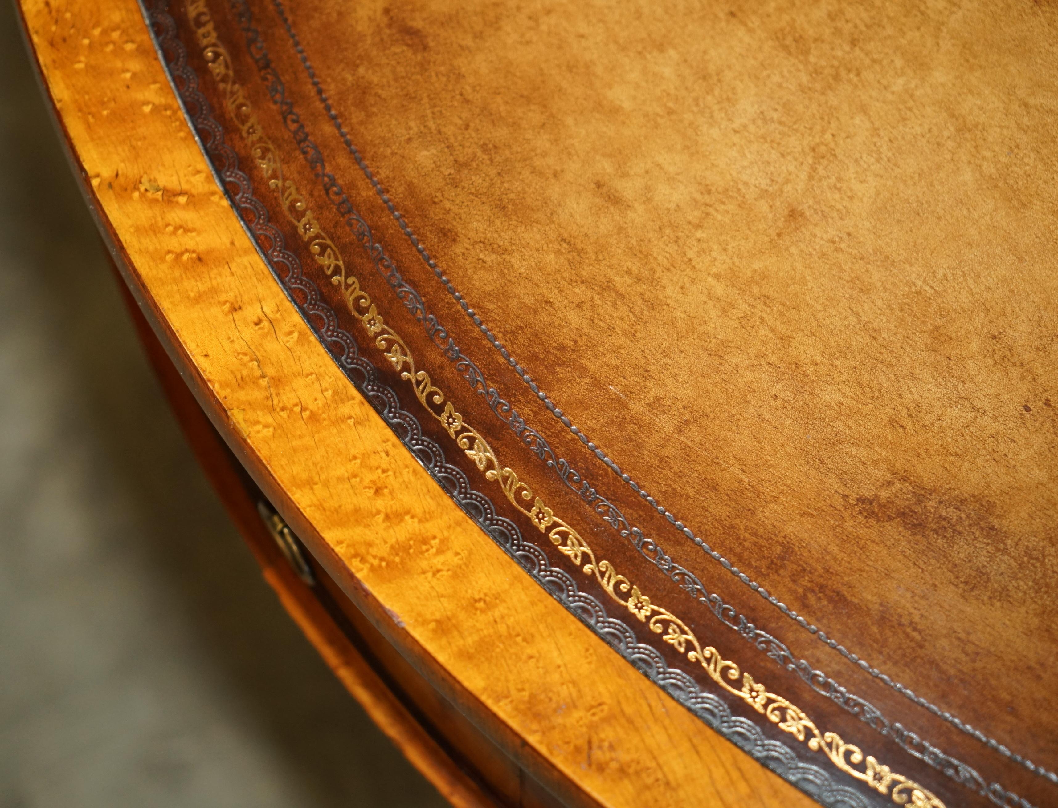 Hand-Crafted RESTORED ORIGINAL ANTIQUE SHERATON SATiNWOOD BROWN LEATHER LIBRARY CENTRE TABLE For Sale