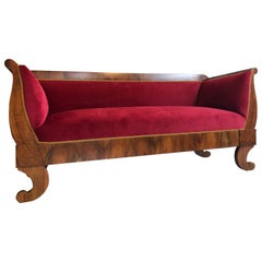 Divano Biedermeier originale restaurato in legno di noce e velluto rosso