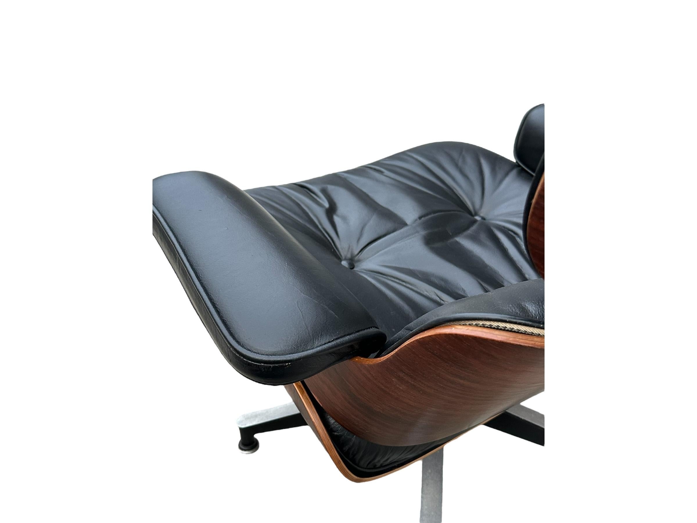 Restored Original Rosewood Herman Miller Eames Lounge Chair with Ottoman For Sale 9