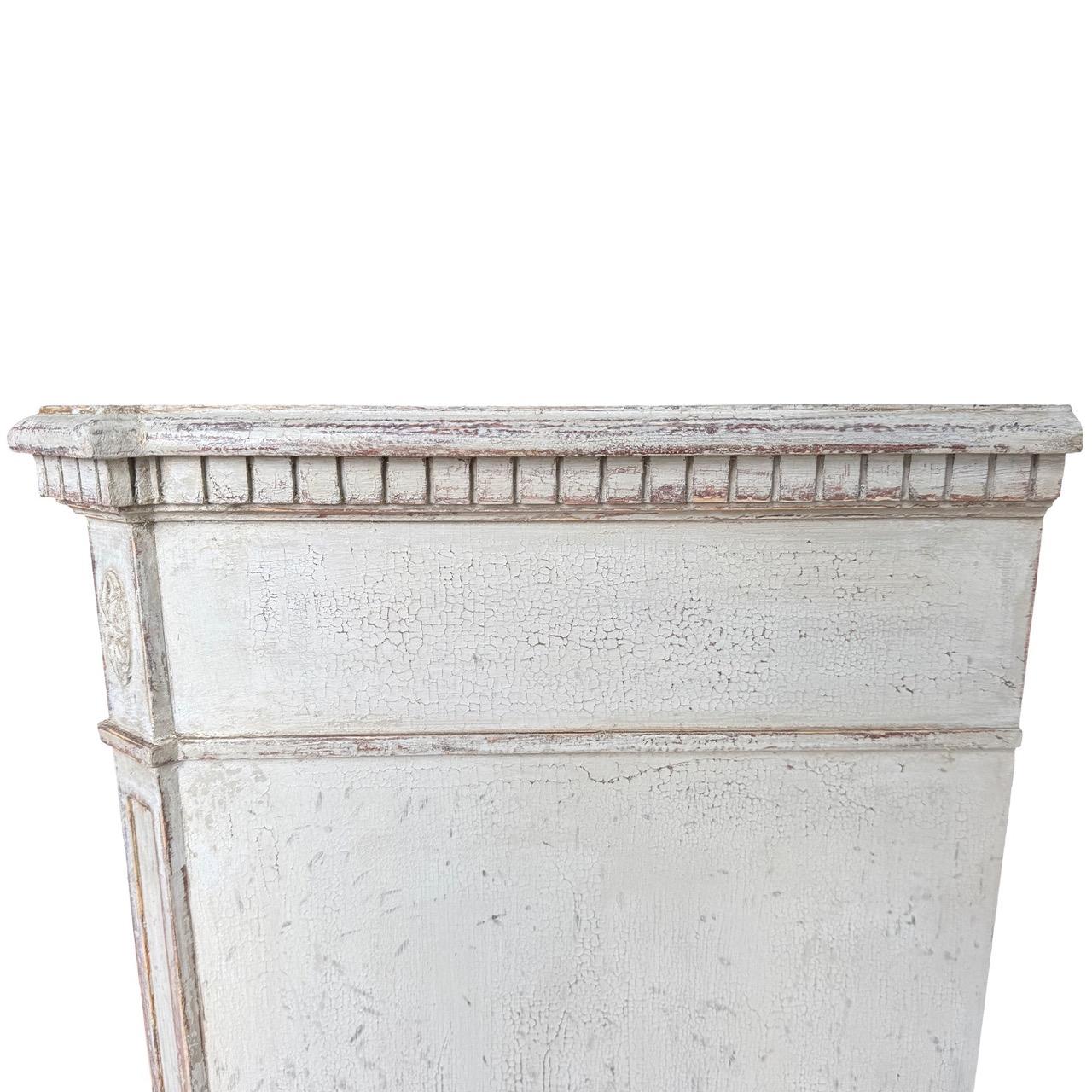 Restored Pair of 20th Century Swedish Gustavian Pinewood Commodes For Sale 7