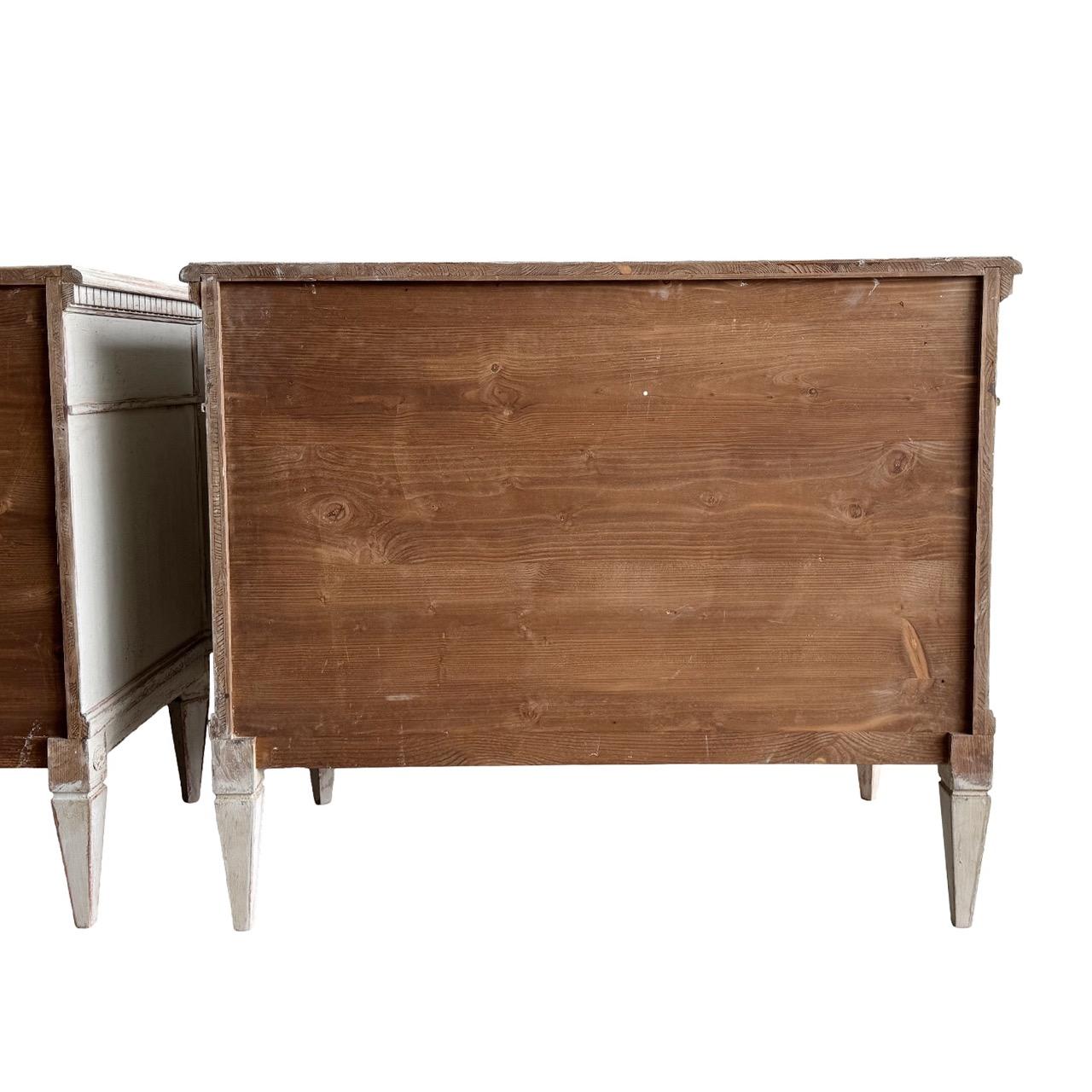 Restored Pair of 20th Century Swedish Gustavian Pinewood Commodes For Sale 9