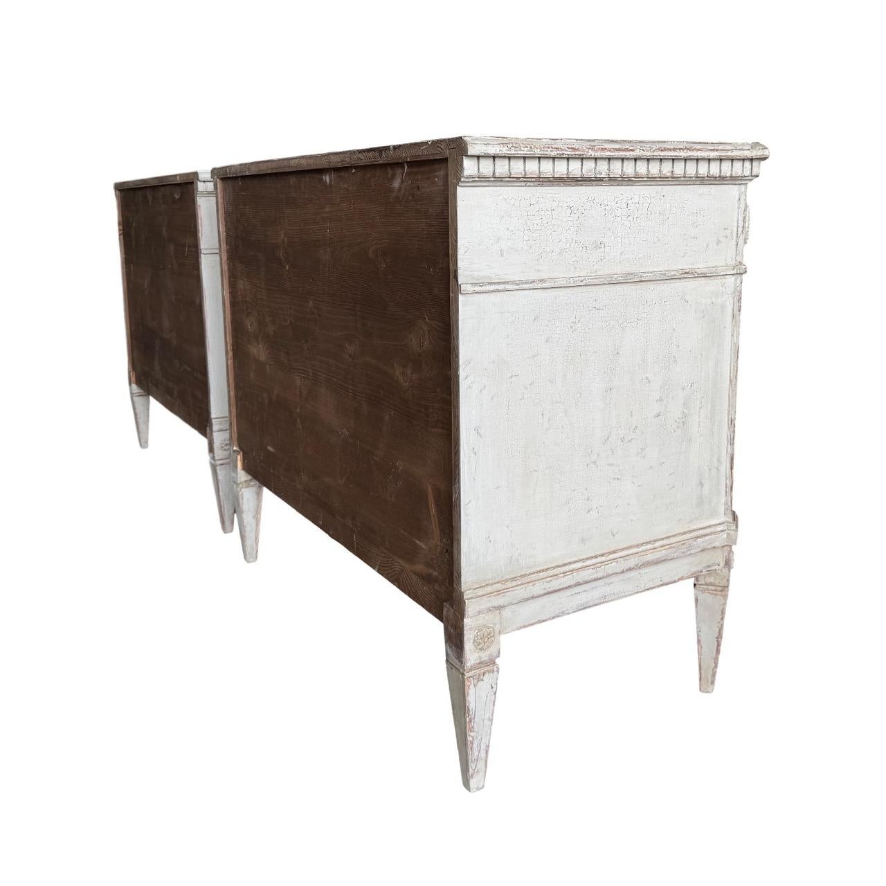 Restored Pair of 20th Century Swedish Gustavian Pinewood Commodes For Sale 11