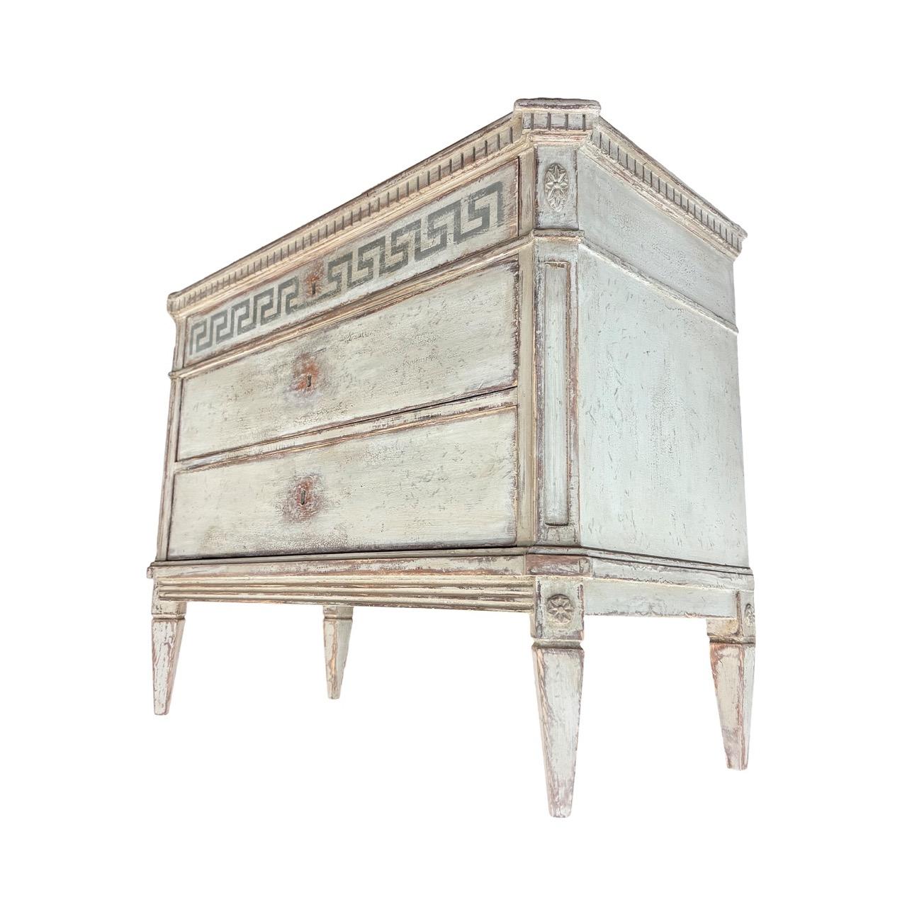 Restored Pair of 20th Century Swedish Gustavian Pinewood Commodes In Good Condition For Sale In West Palm Beach, FL