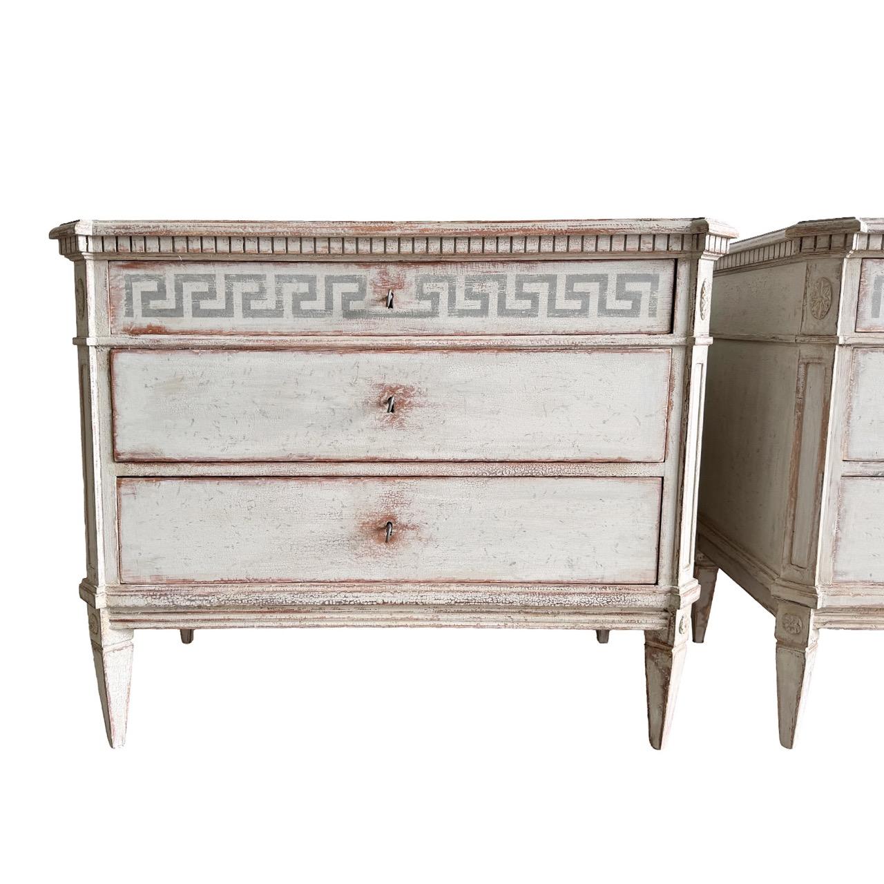 Restored Pair of 20th Century Swedish Gustavian Pinewood Commodes For Sale 3