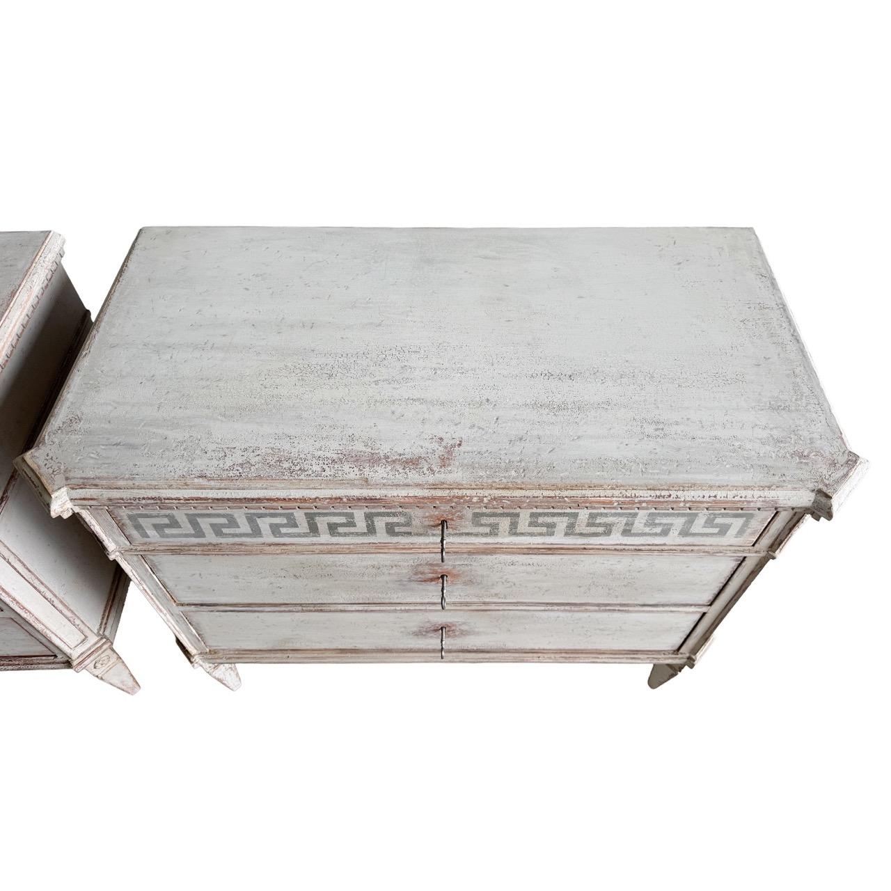 Restored Pair of 20th Century Swedish Gustavian Pinewood Commodes For Sale 4