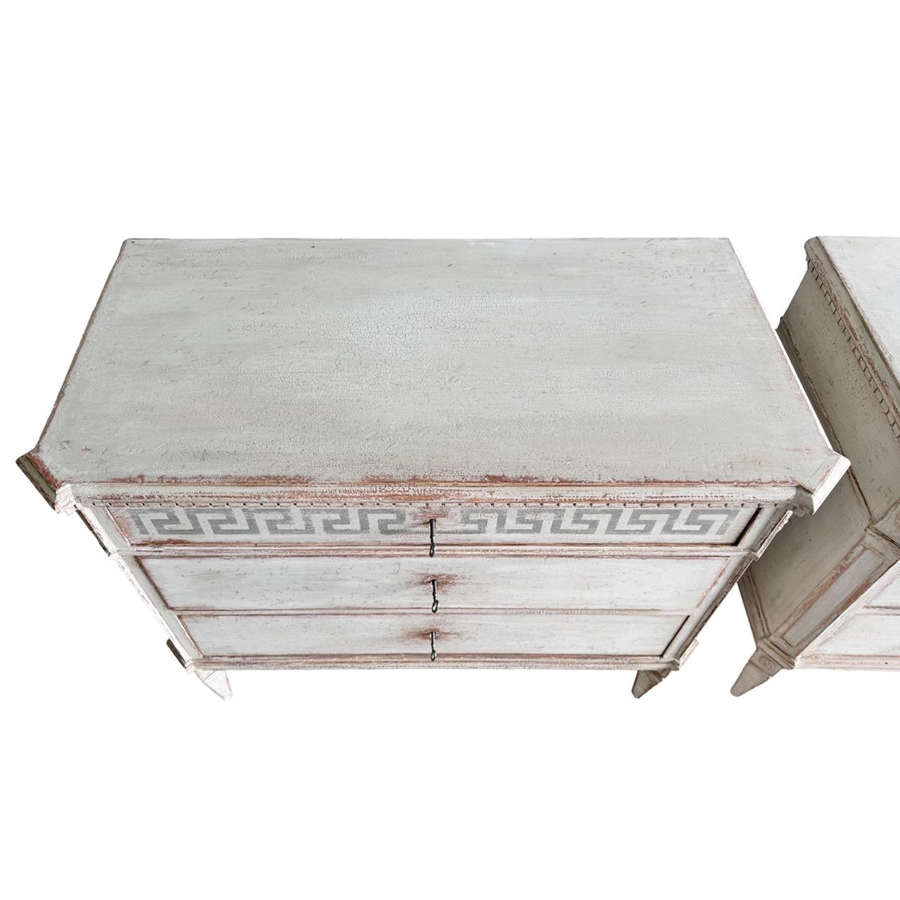 Restored Pair of 20th Century Swedish Gustavian Pinewood Commodes For Sale 5