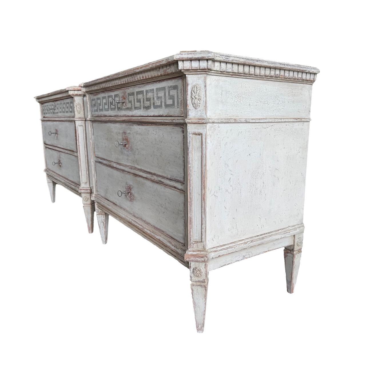 Restored Pair of 20th Century Swedish Gustavian Pinewood Commodes For Sale 6