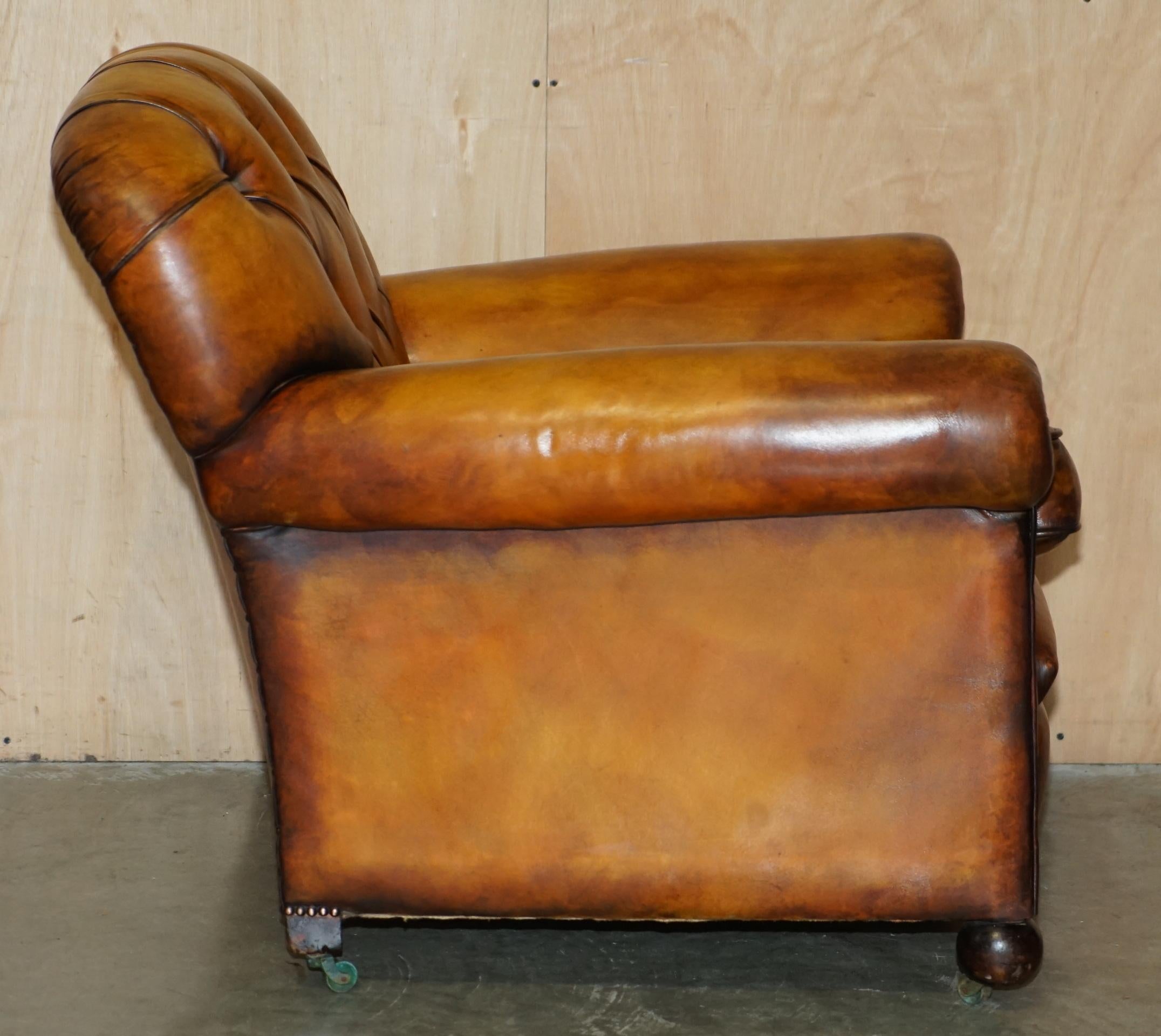 RESTORED PAIR OF ANTIQUE CHESTERFIELD VICTORIAN BROWN LEATHER CLUB ARMCHAIRs For Sale 3