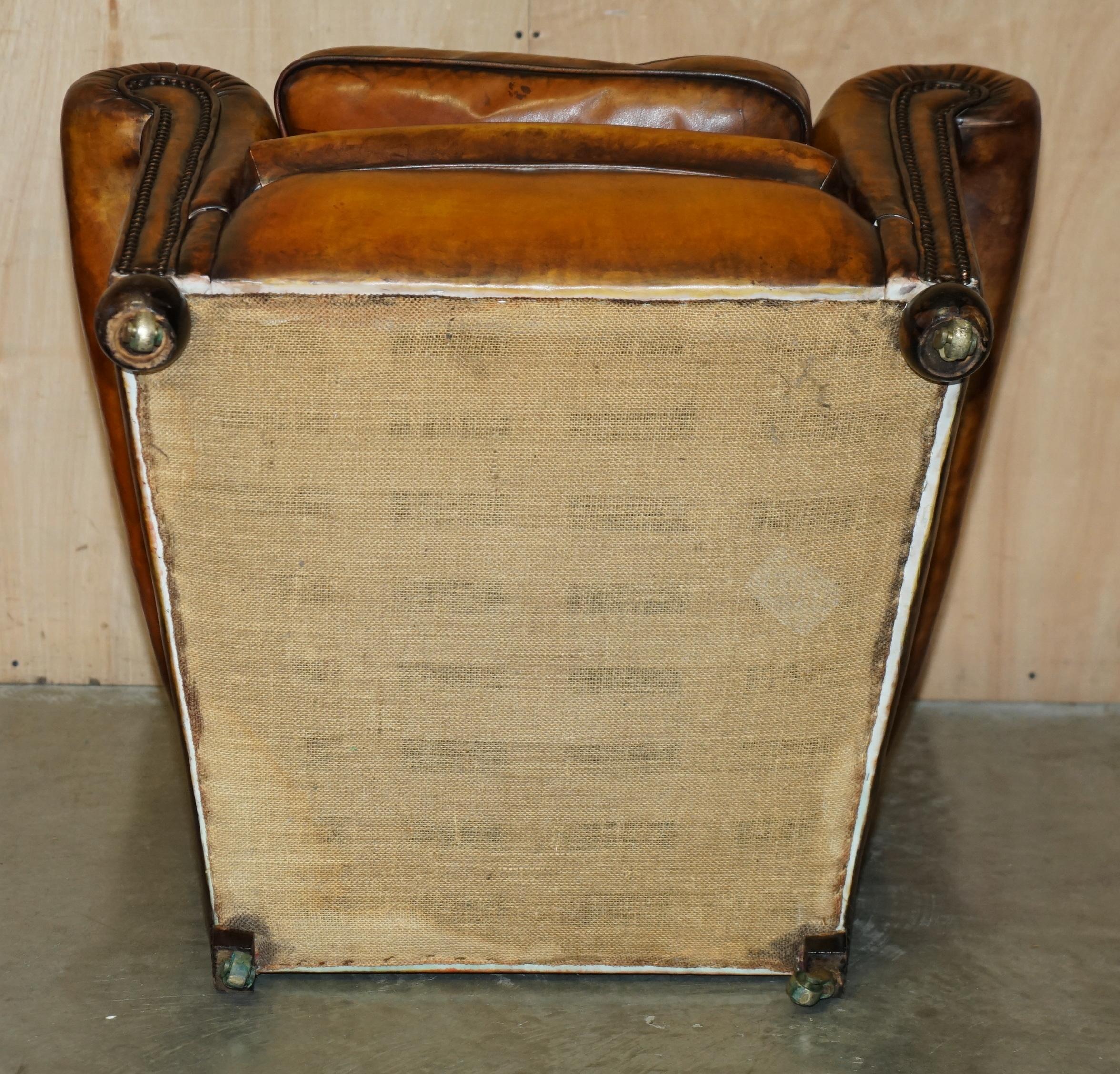 RESTORED PAIR OF ANTIQUE CHESTERFIELD VICTORIAN BROWN LEATHER CLUB ARMCHAIRs For Sale 5