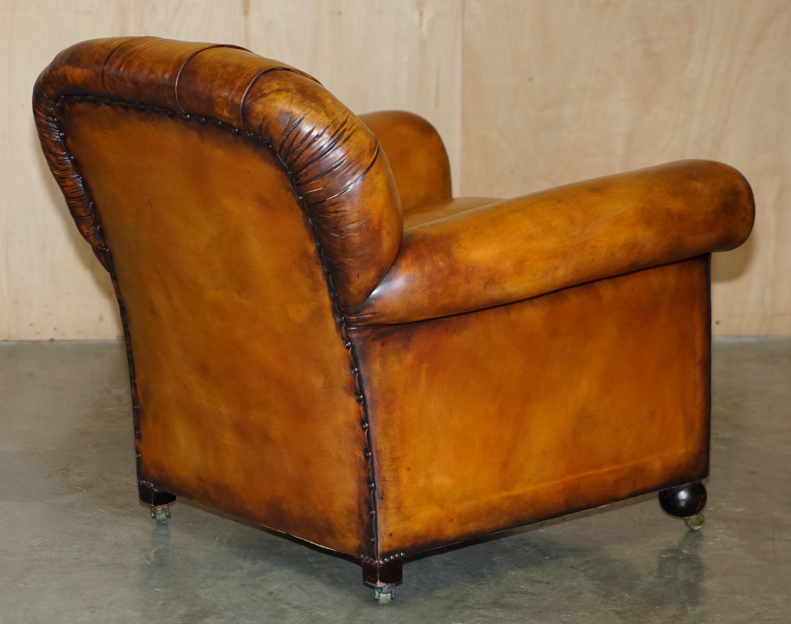RESTORED PAIR OF ANTIQUE CHESTERFIELD VICTORIAN BROWN LEATHER CLUB ARMCHAIRs For Sale 12