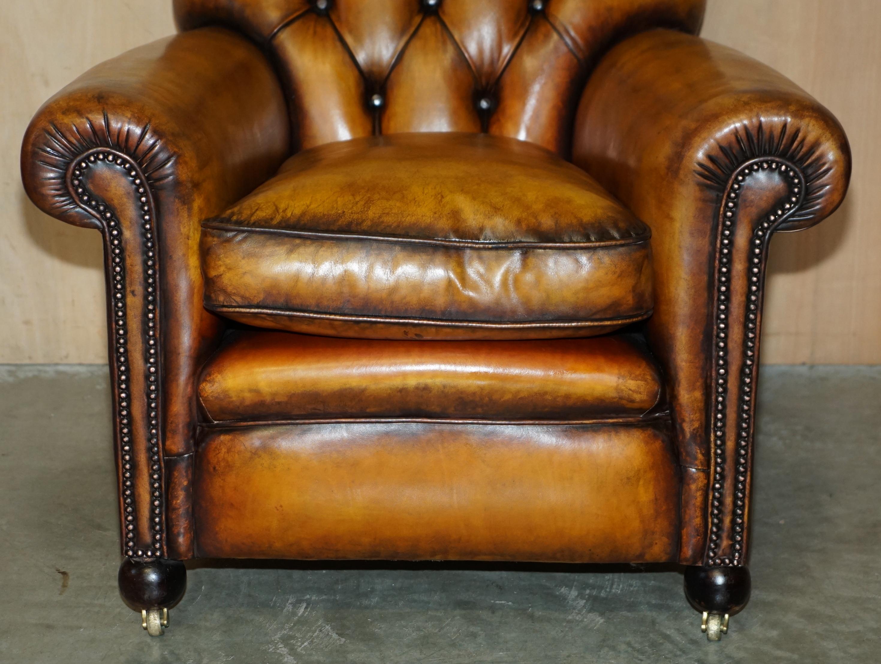 RESTORED PAIR OF ANTIQUE CHESTERFIELD VICTORIAN BROWN LEATHER CLUB ARMCHAIRs In Good Condition For Sale In West Sussex, Pulborough
