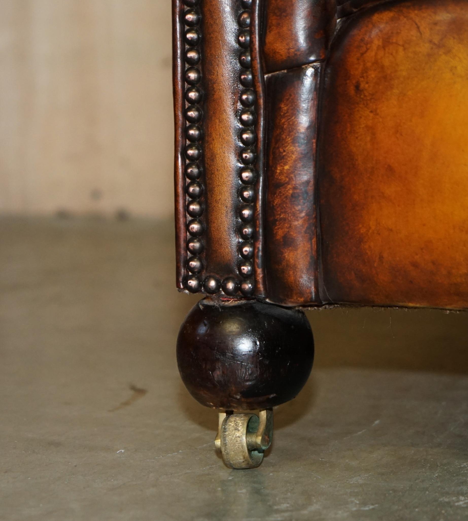 RESTORED PAIR OF ANTIQUE CHESTERFIELD VICTORIAN BROWN LEATHER CLUB ARMCHAIRs For Sale 1