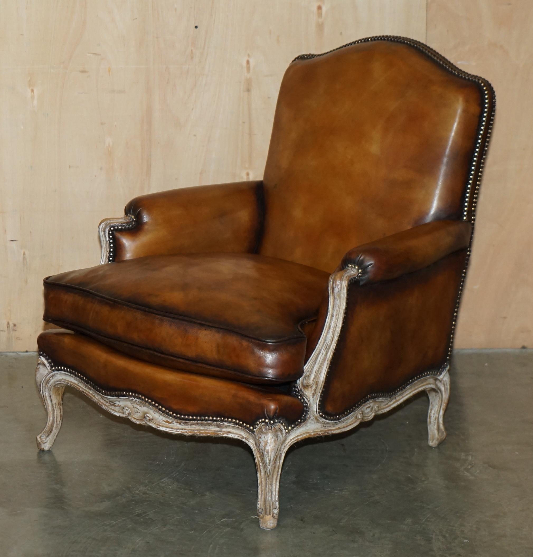 COPPIA RESTAURATA DI POLTRONE ANTICHE ORIGINALI IN PELLE MARRONE FRANCESE LOUIS XV in vendita 8