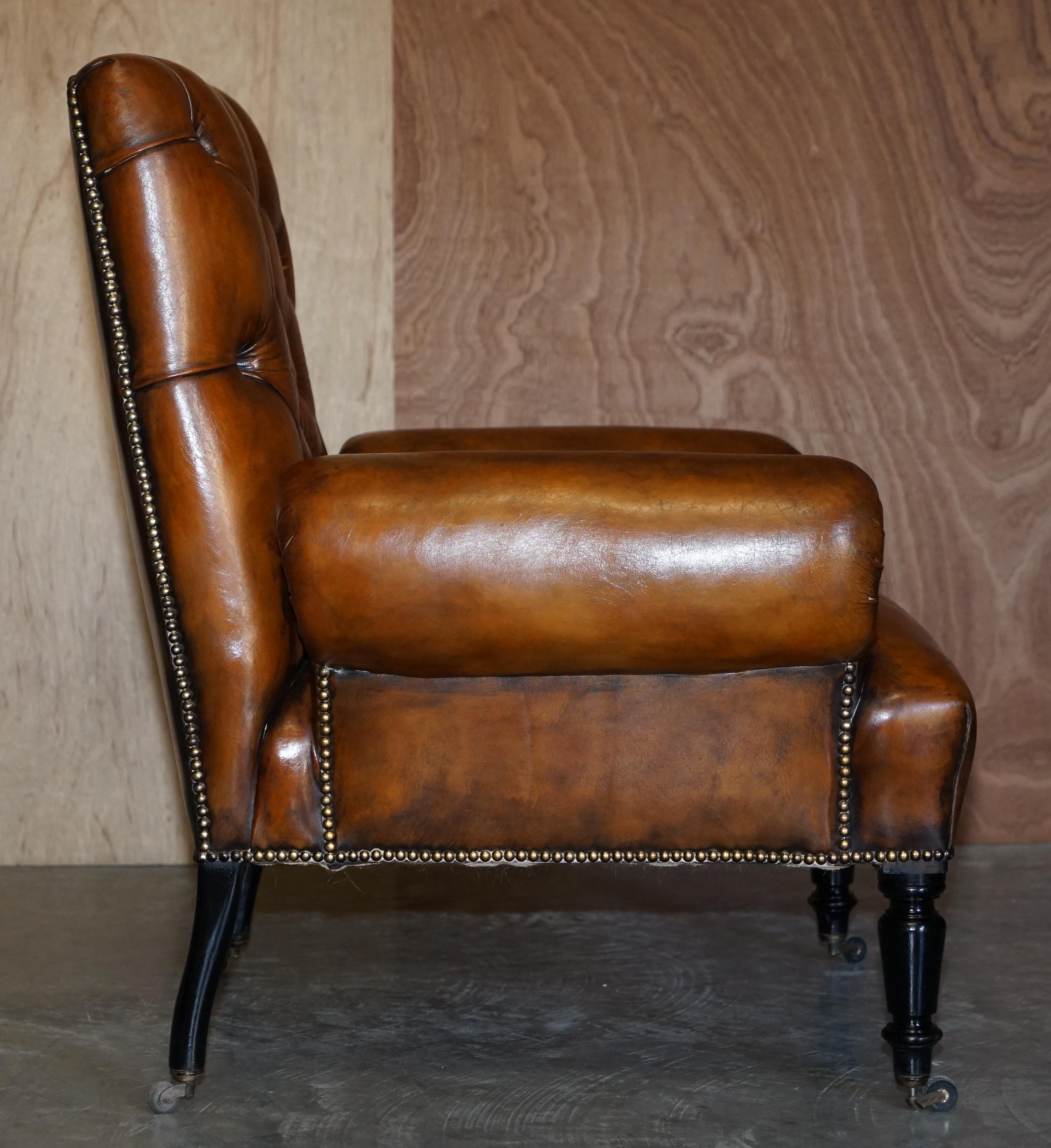 Paire de fauteuils de bibliothèque anciens de style Régence à bras traversés en cuir marron, restaurés en vente 4