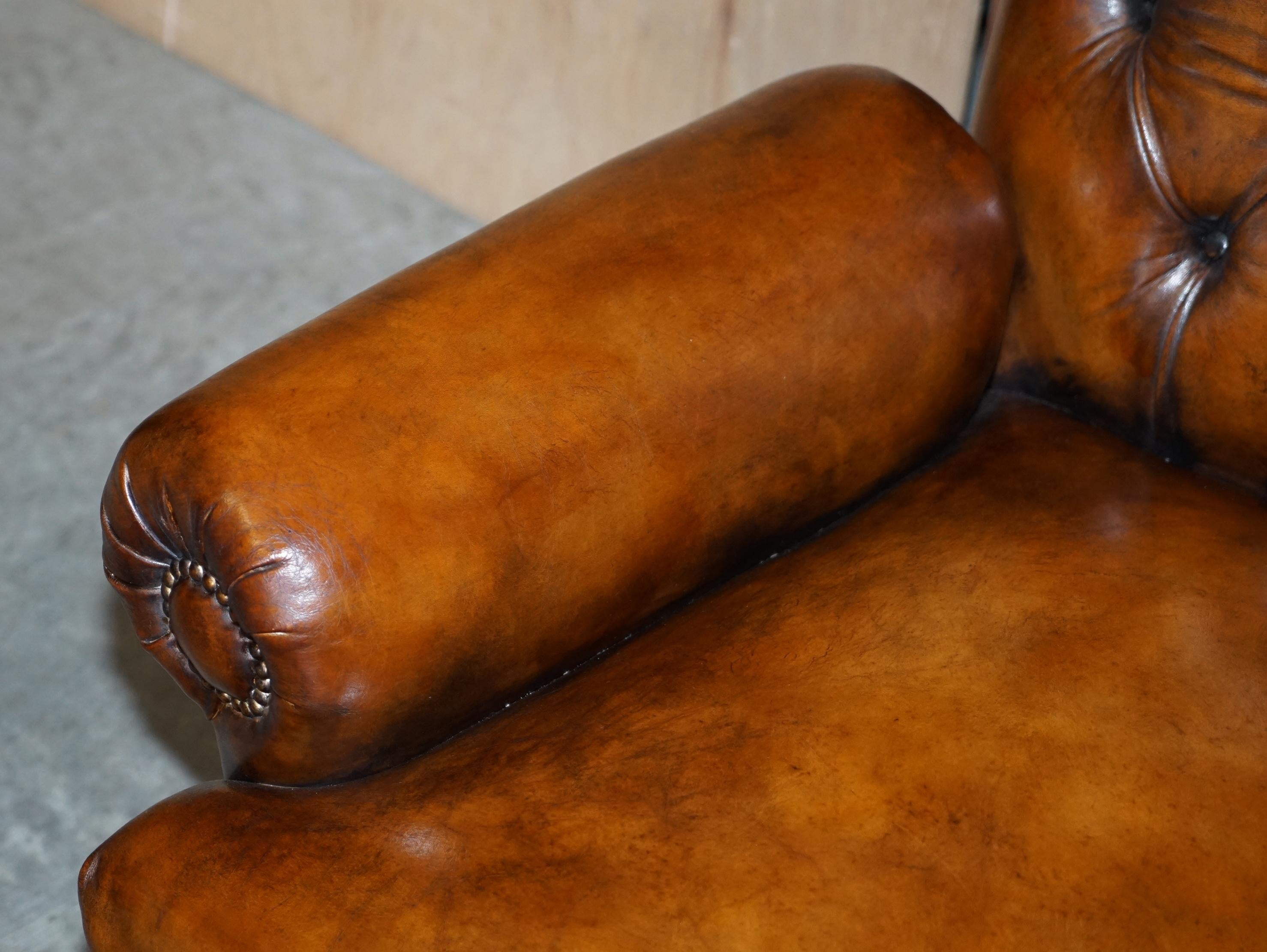 Paire de fauteuils de bibliothèque anciens de style Régence à bras traversés en cuir marron, restaurés en vente 12