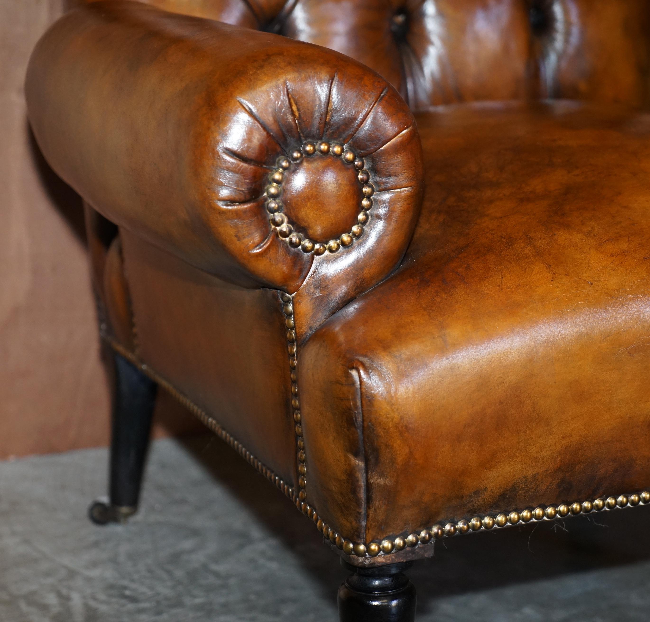 Paire de fauteuils de bibliothèque anciens de style Régence à bras traversés en cuir marron, restaurés en vente 13