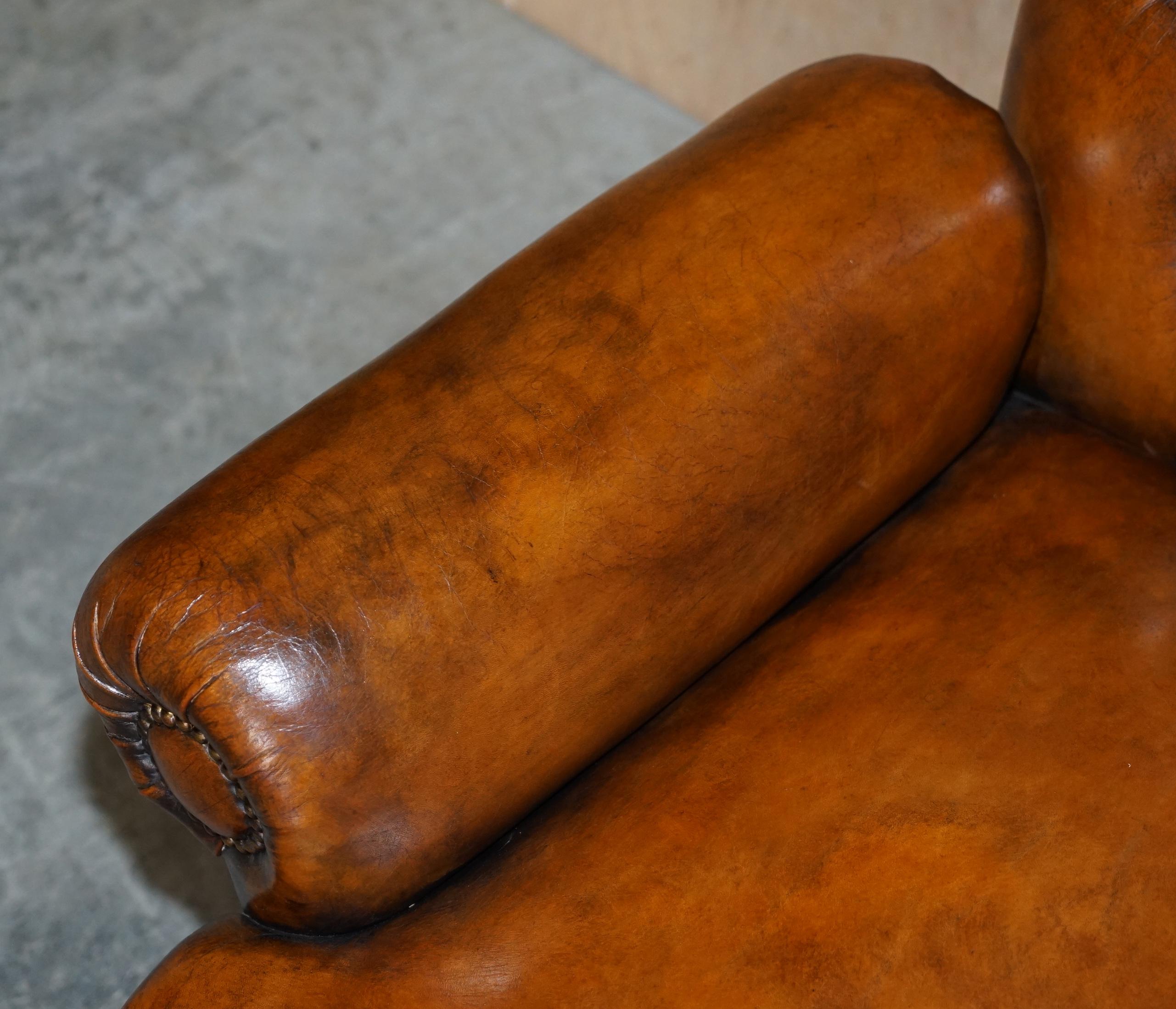 Cuir Paire de fauteuils de bibliothèque anciens de style Régence à bras traversés en cuir marron, restaurés en vente