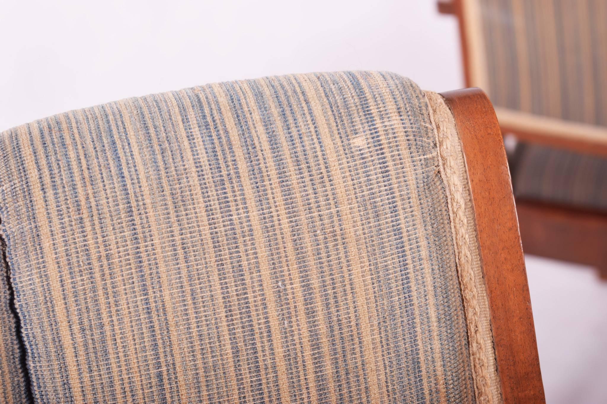 Tissu Paire de fauteuils Art Déco restaurés, tissu d'origine préservé, gomme-laque polie en vente