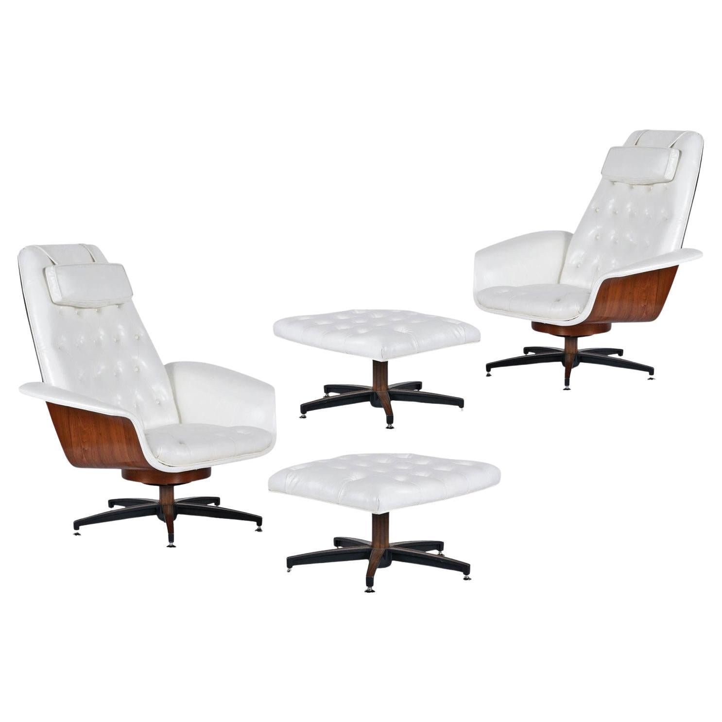 Restauriertes Paar gebogener Lagenstühle aus weißem getuftetem Kunstleder George Mulhauser Mr. Chairs im Angebot 1