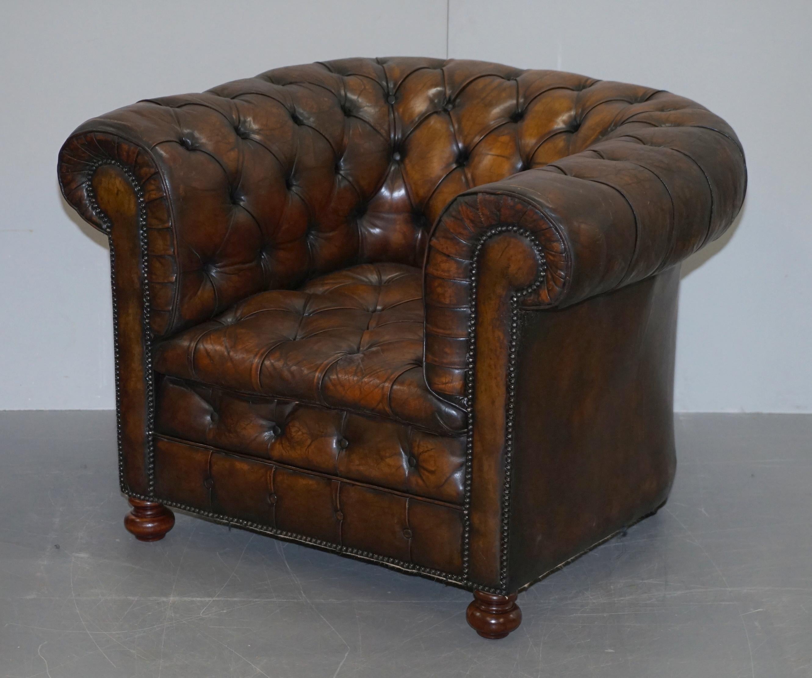 We are delighted to offer for sale this lovely original pair of circa 1900s fully restored hand dyed cigar brown leather Chesterfield fully buttoned club armchairs

A good looking and iconic pair of English club armchairs. Known the world over as