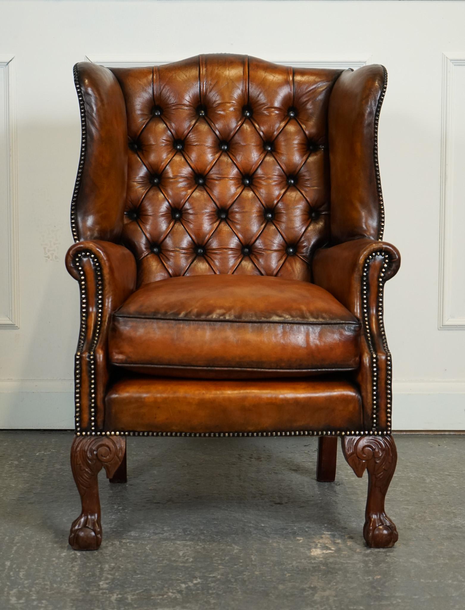 RESTORED PAIR OF HAND DYED BROWN LEATHER CHESTERFiELD WINGBACK ARMCHAiRS For Sale 8