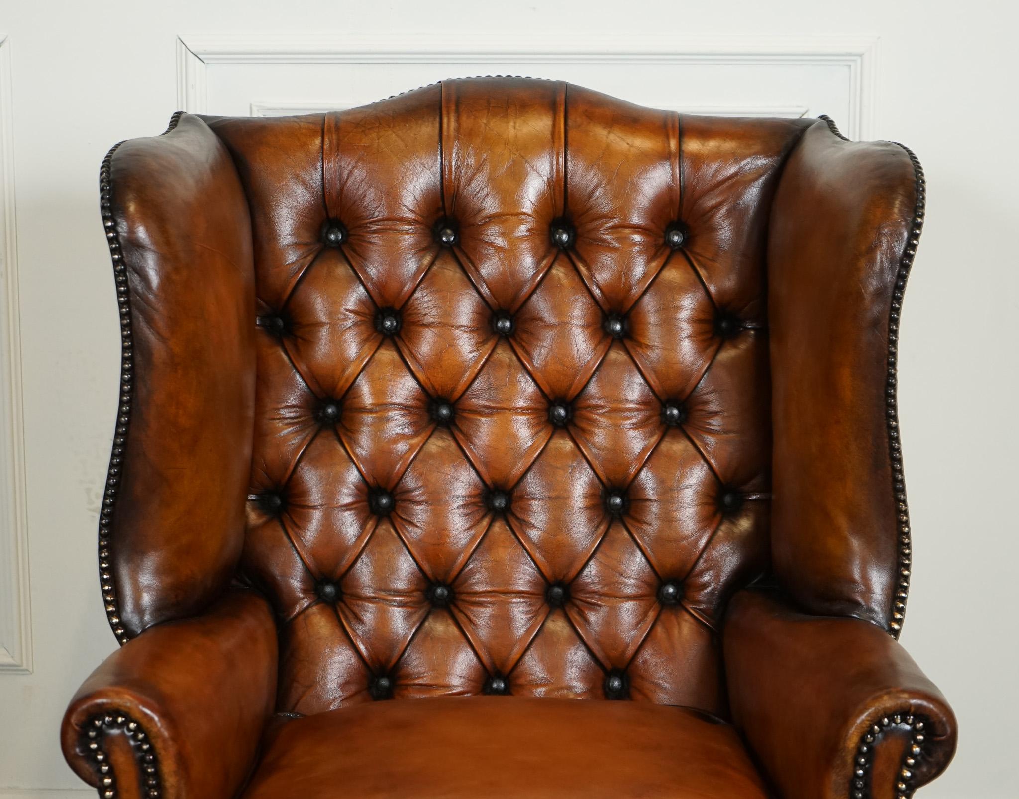 RESTORED PAIR OF HAND DYED BROWN LEATHER CHESTERFiELD WINGBACK ARMCHAiRS For Sale 9