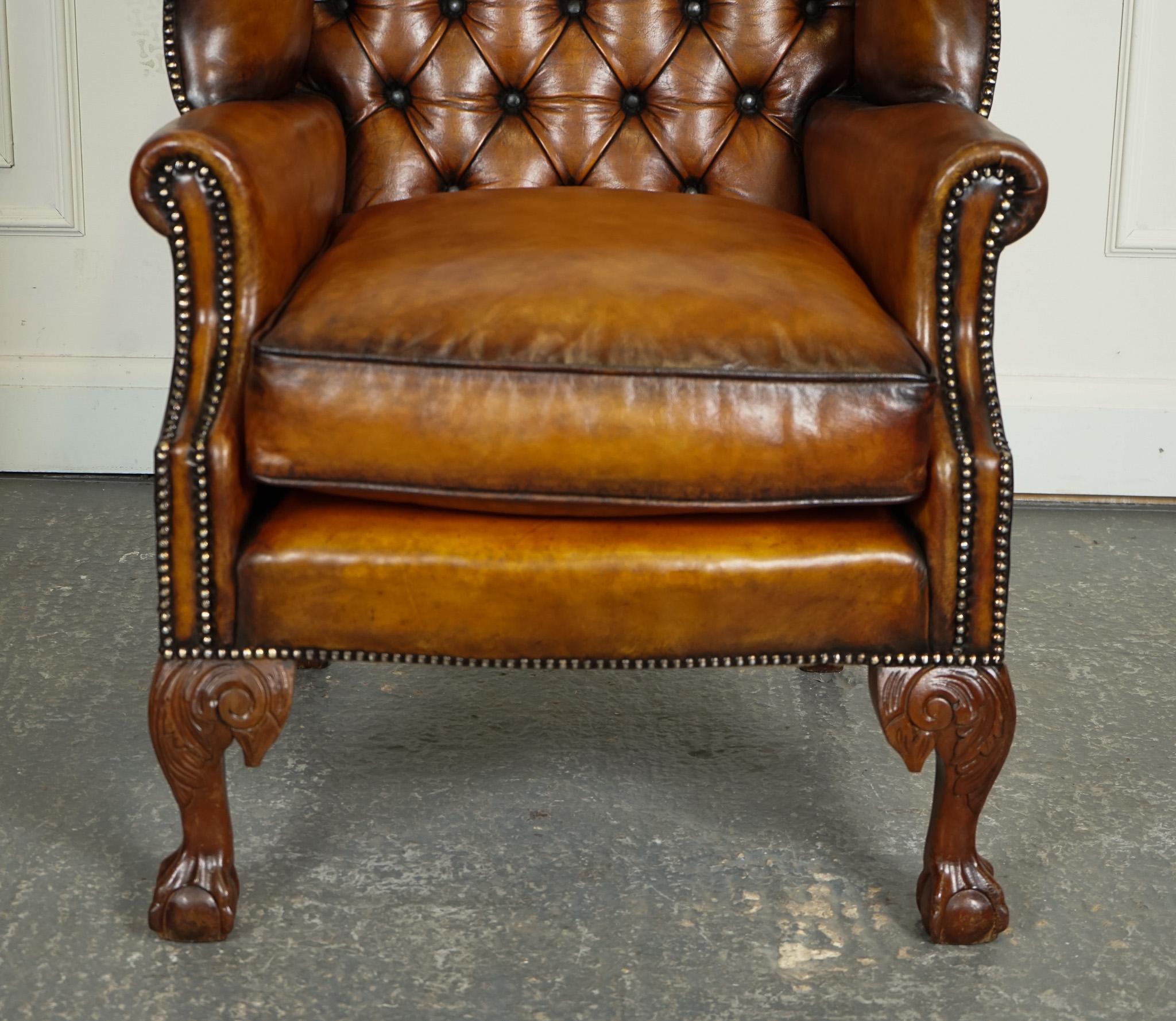 RESTORED PAIR OF HAND DYED BROWN LEATHER CHESTERFiELD WINGBACK ARMCHAiRS For Sale 10