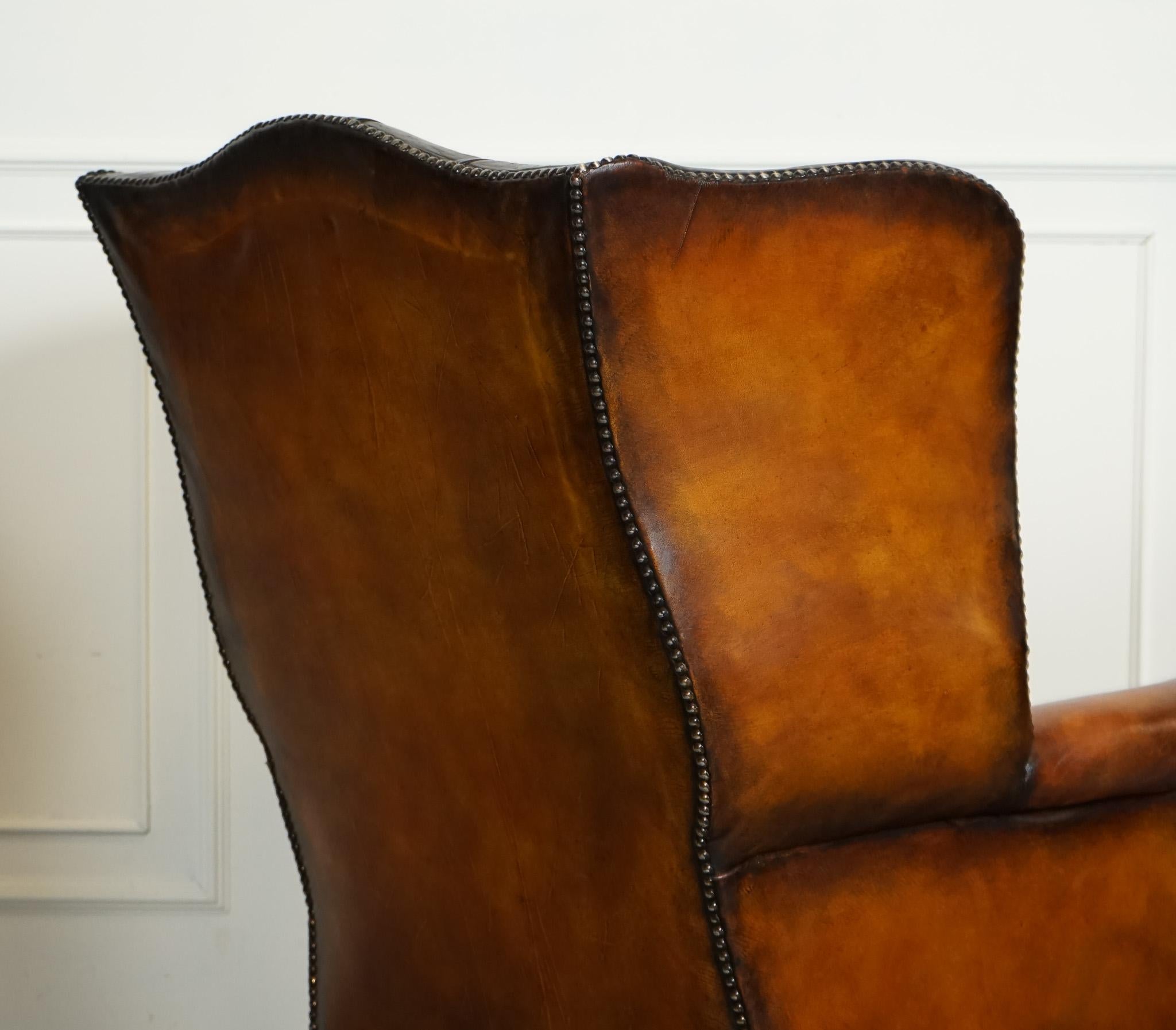 RESTORED PAIR OF HAND DYED BROWN LEATHER CHESTERFiELD WINGBACK ARMCHAiRS For Sale 11
