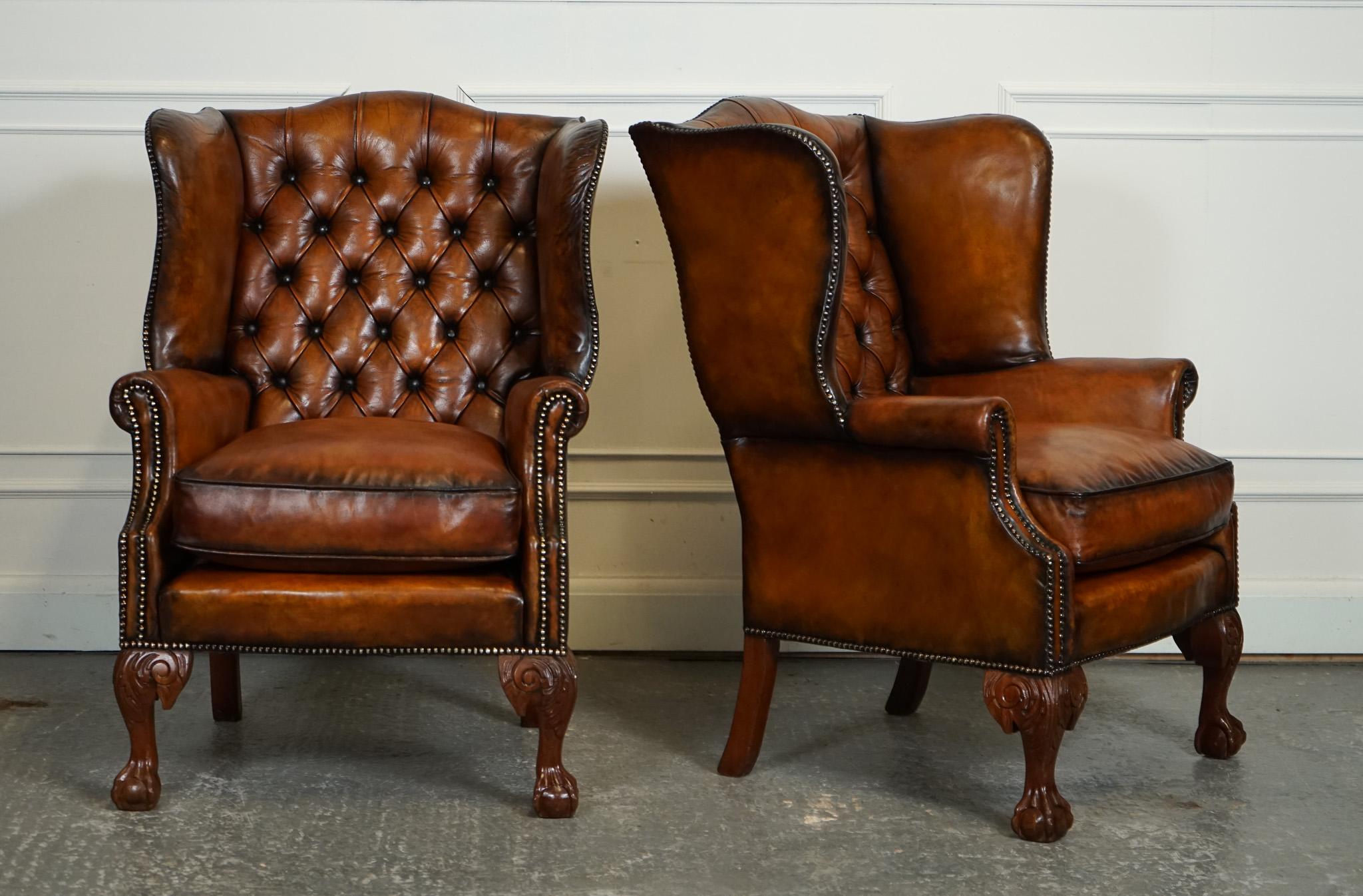British RESTORED PAIR OF HAND DYED BROWN LEATHER CHESTERFiELD WINGBACK ARMCHAiRS For Sale
