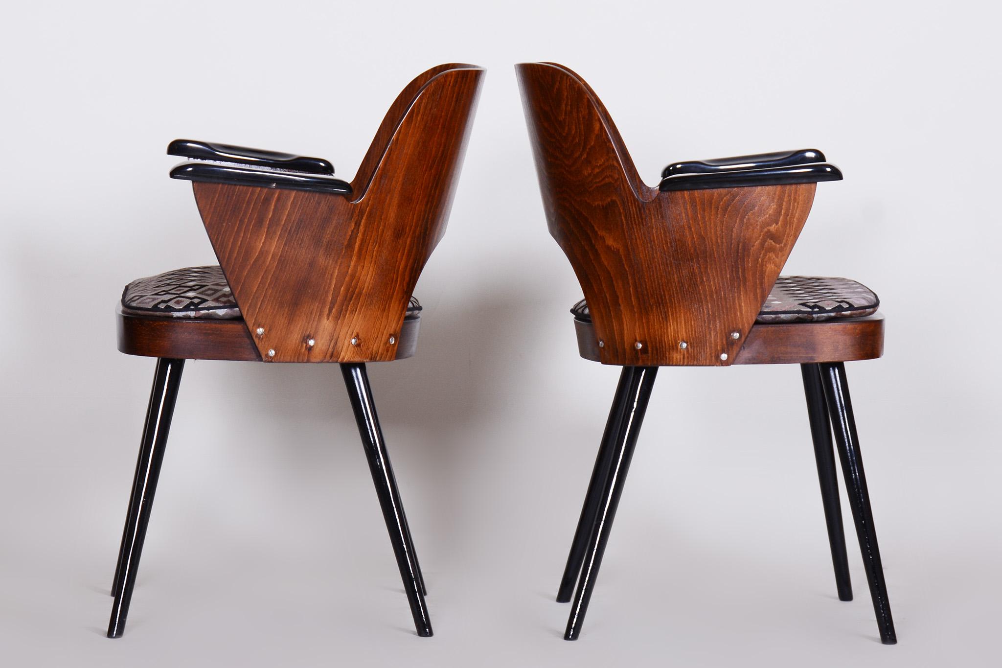 Restored Pair of Mid-Century Armchairs by Oswald Heardtl, Beech, Czechia, 1950s In Good Condition For Sale In Horomerice, CZ