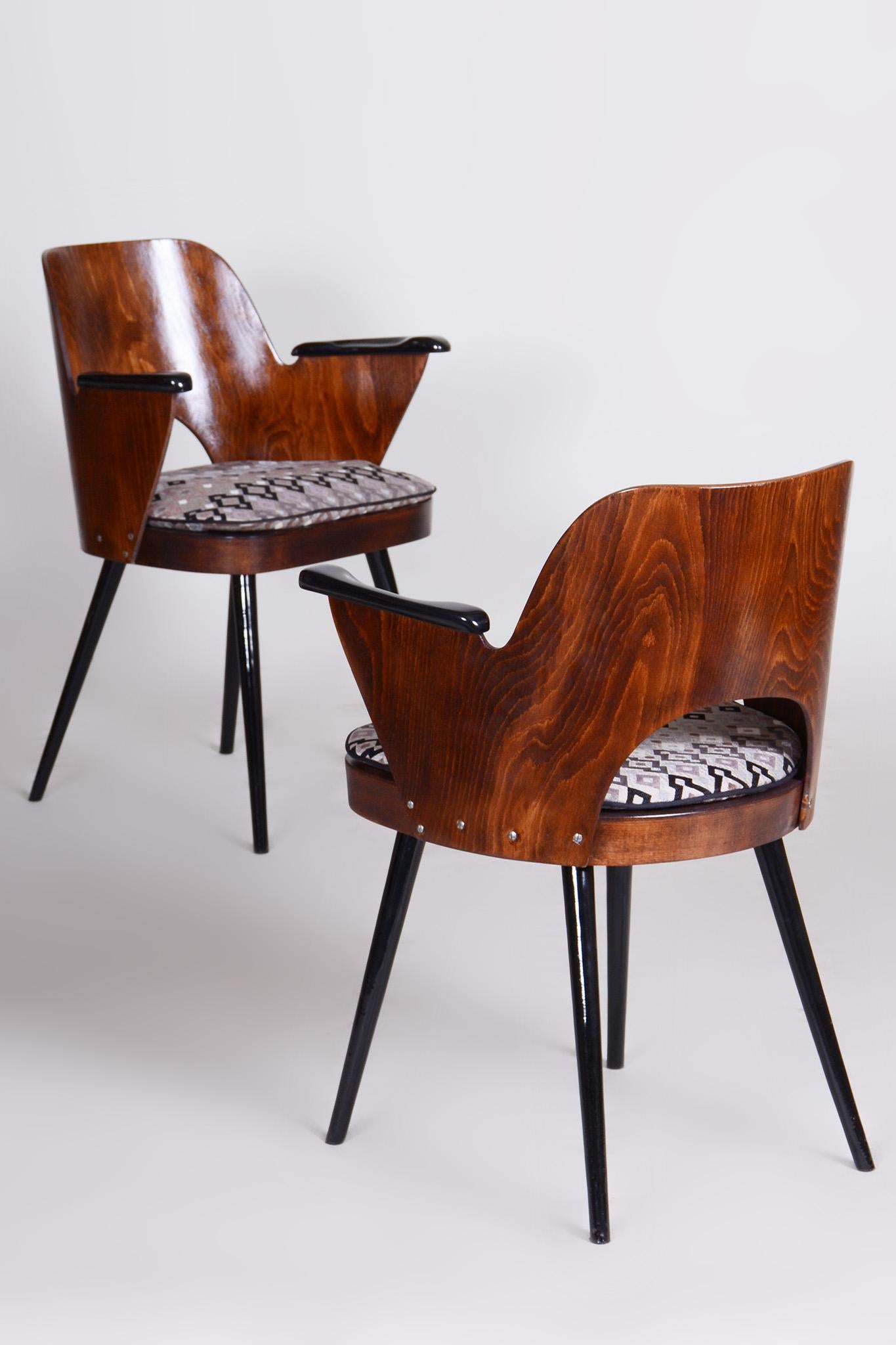 20ième siècle Paire de fauteuils du milieu du siècle restaurés en hêtre par Oswald Heardtl, République tchèque, années 1950 en vente