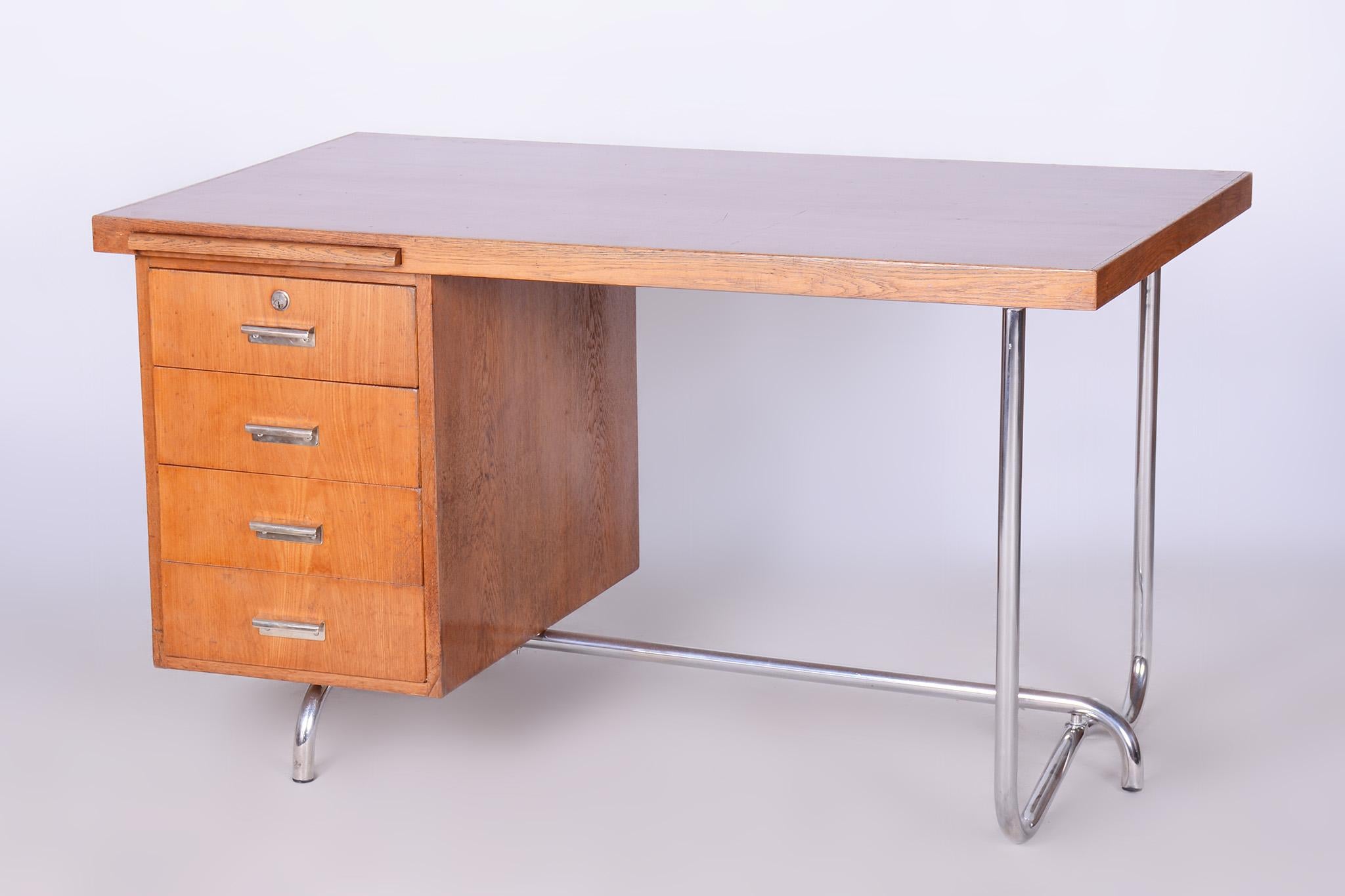Restored Pair of Oak Writing Desks, Hynek Gottwald, Chrome, Czechia, 1930s In Good Condition For Sale In Horomerice, CZ