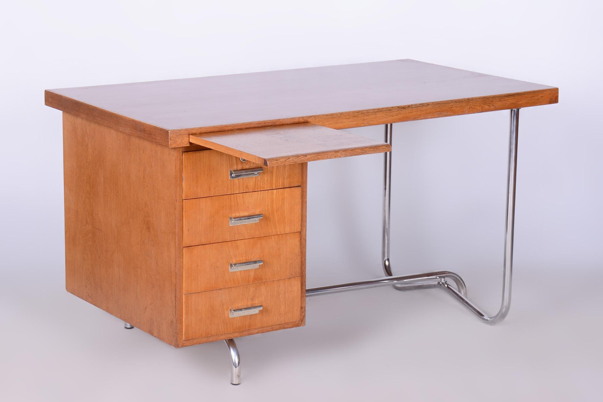 Restored Pair of Oak Writing Desks, Hynek Gottwald, Chrome, Czechia, 1930s For Sale 1