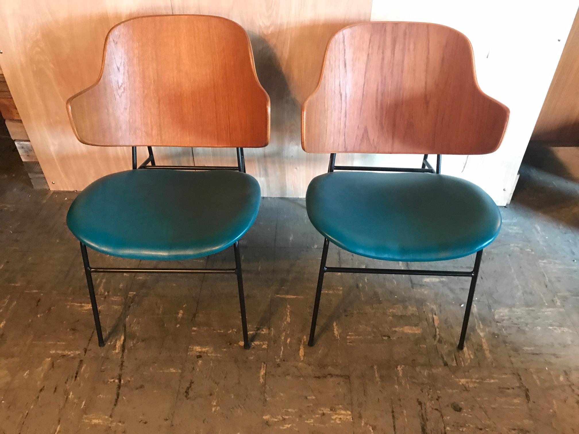 Restored Pair of Penguin Danish Lounge Chairs by Kofod Larsen  In Excellent Condition In Salt Lake City, UT