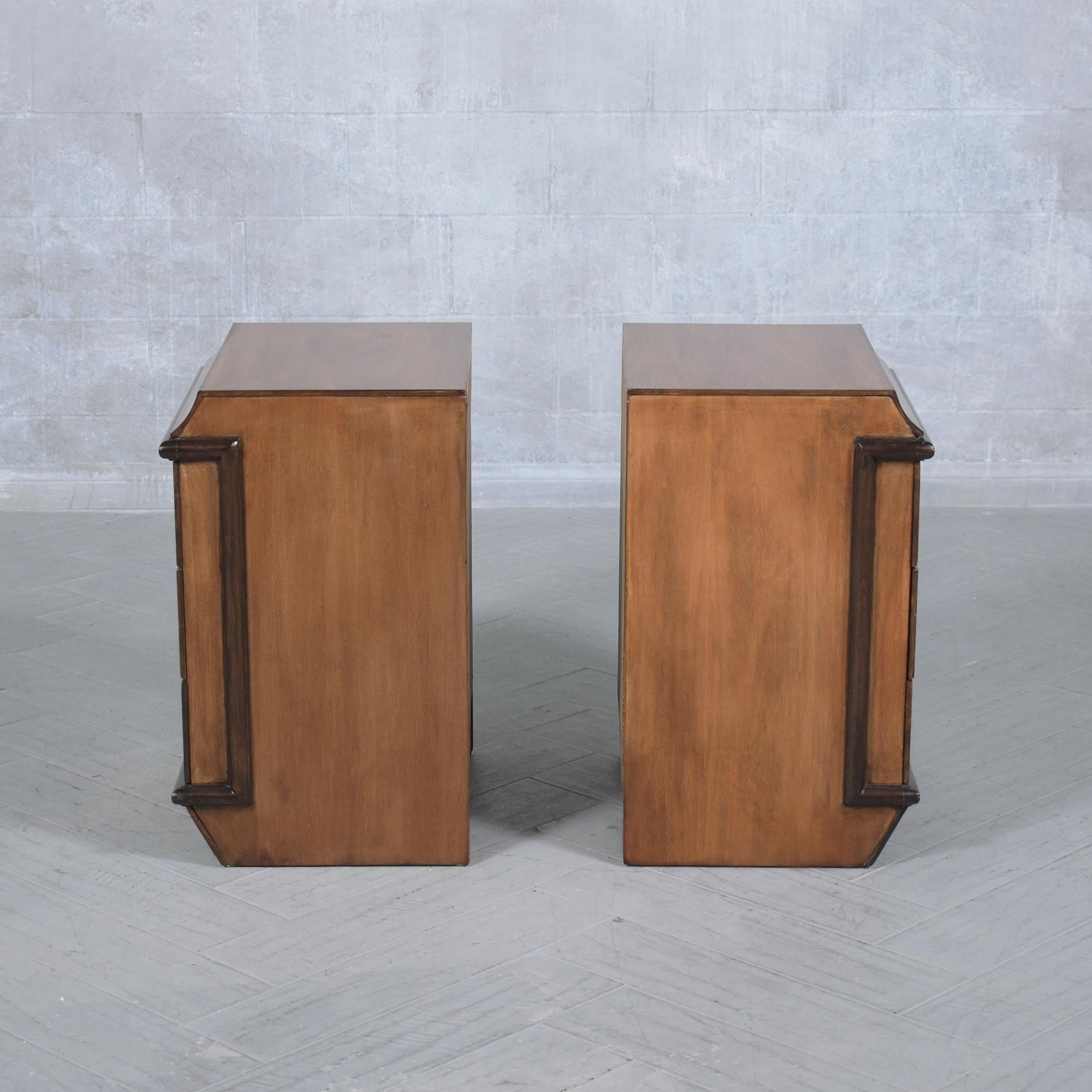 Laiton 1960s Mid-Century Modern Walnut Nightstands - Une paire intemporelle restaurée en vente