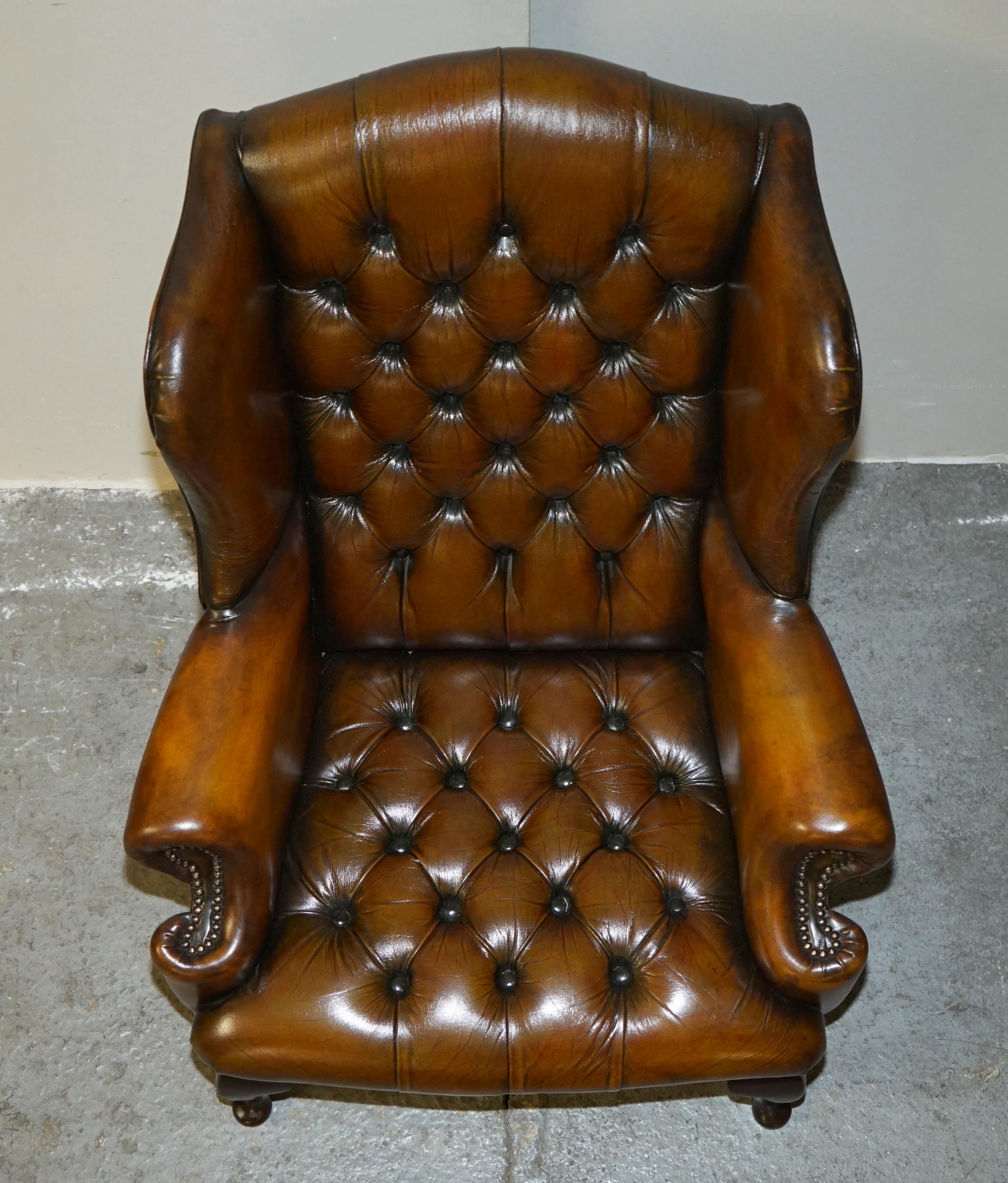 RESTORED PAIR OF WiLLIAM MORRIS BROWN LEATHER CHESTERFIELD WINGBACK ARMCHAIRS 3