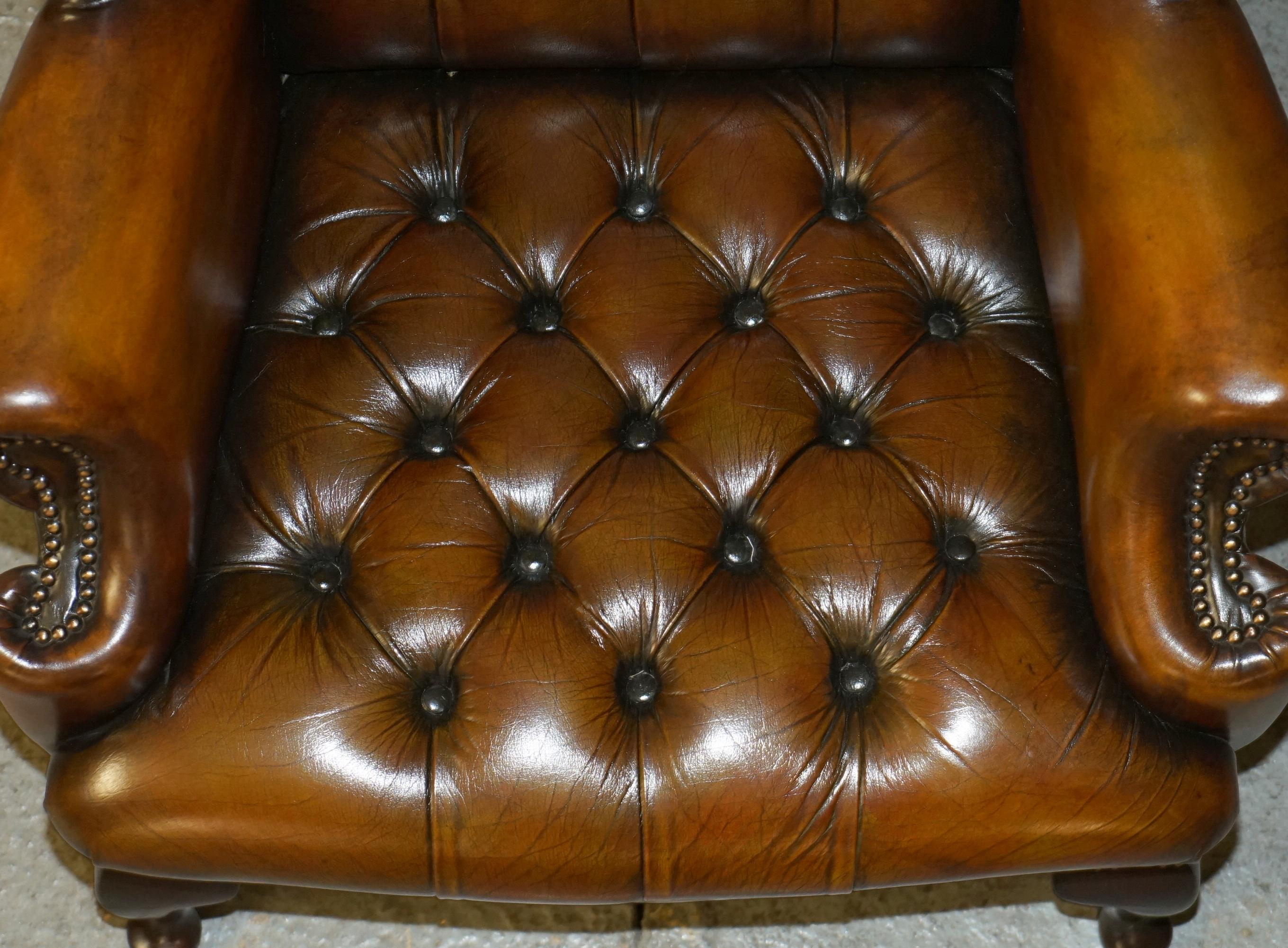 RESTORED PAIR OF WiLLIAM MORRIS BROWN LEATHER CHESTERFIELD WINGBACK ARMCHAIRS 4