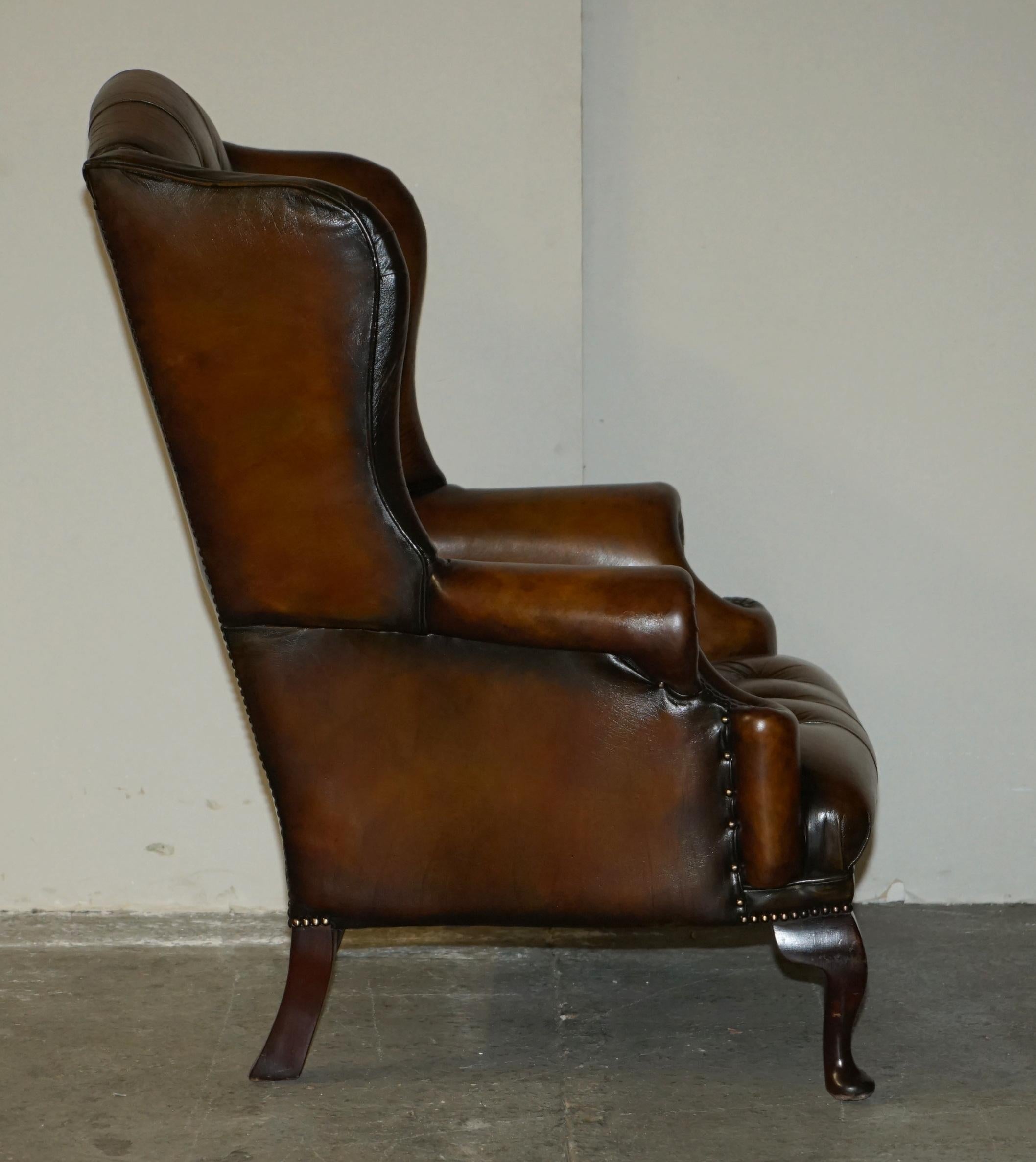RESTORED PAIR OF WiLLIAM MORRIS BROWN LEATHER CHESTERFIELD WINGBACK ARMCHAIRS 5