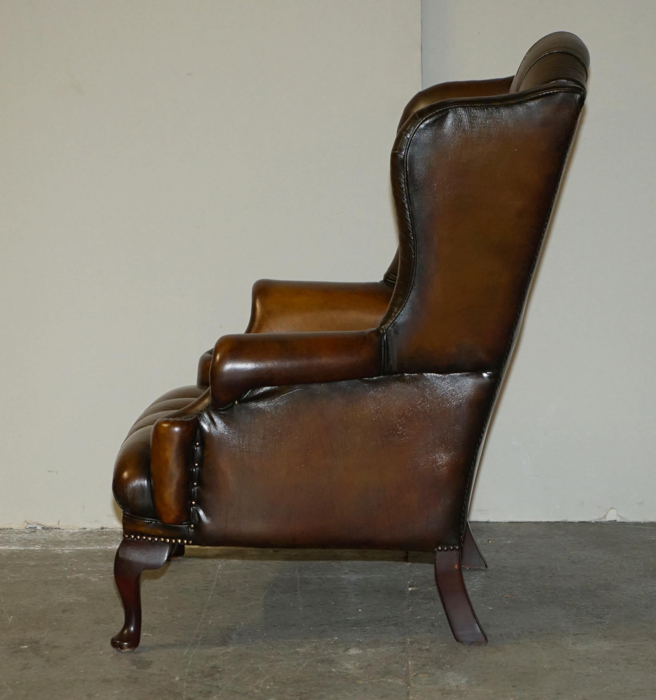 RESTORED PAIR OF WiLLIAM MORRIS BROWN LEATHER CHESTERFIELD WINGBACK ARMCHAIRS 7