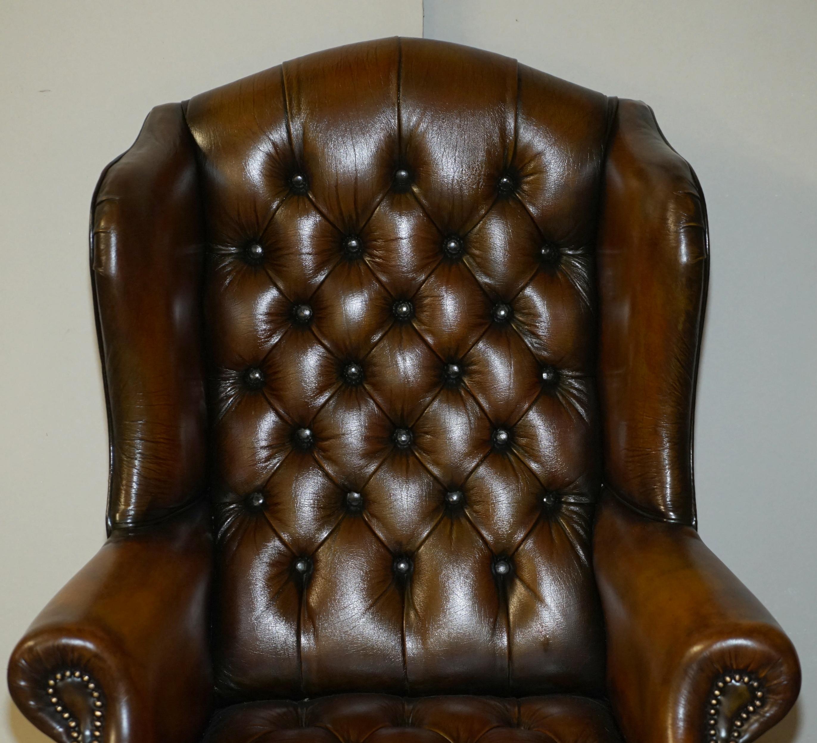 English RESTORED PAIR OF WiLLIAM MORRIS BROWN LEATHER CHESTERFIELD WINGBACK ARMCHAIRS