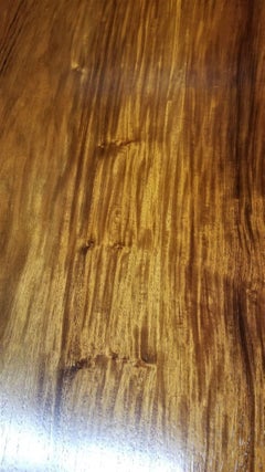 Table basse Paul Frankl restaurée avec plateau en bois de Koa frisé